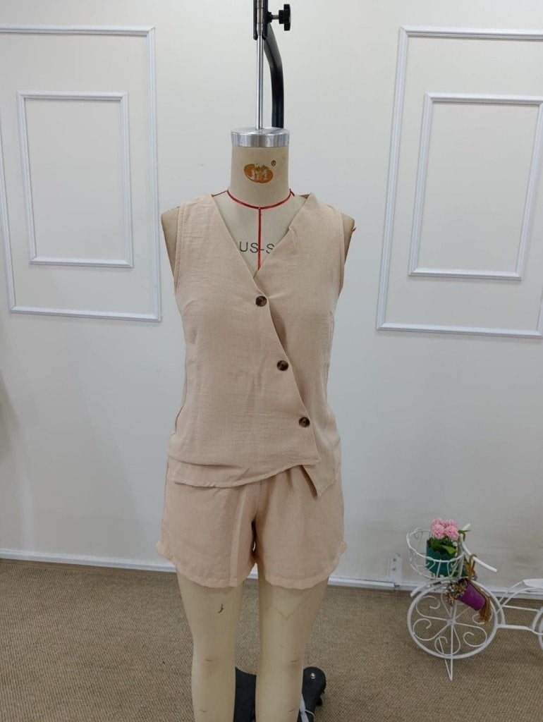 Kadın Askılı önü Düğmeli Asimetrik Detaylı Bluz Ve Astarlı Short Ikili Takım