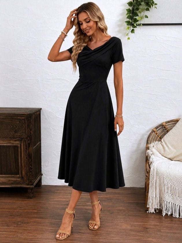 Kadın Geniş V Yakalı Büzgü Detaylı Uzun Sandy Elbise