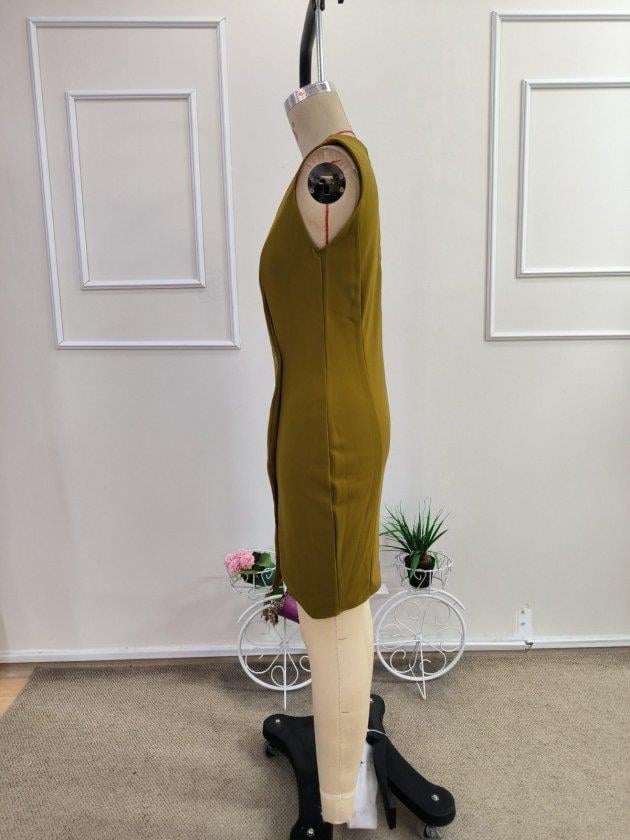 Kadın Kolsuz Kruvaze Yakalı Yandan Düğmeli Kısa Ithal Krep Elbise