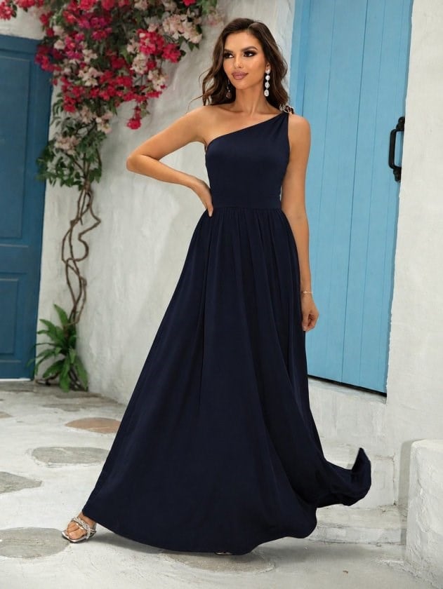 Kadın Tek Omuzdan Askılı Toka Detaylı Yandan Yırtmaçlı Uzun Janjan Krep Elbise