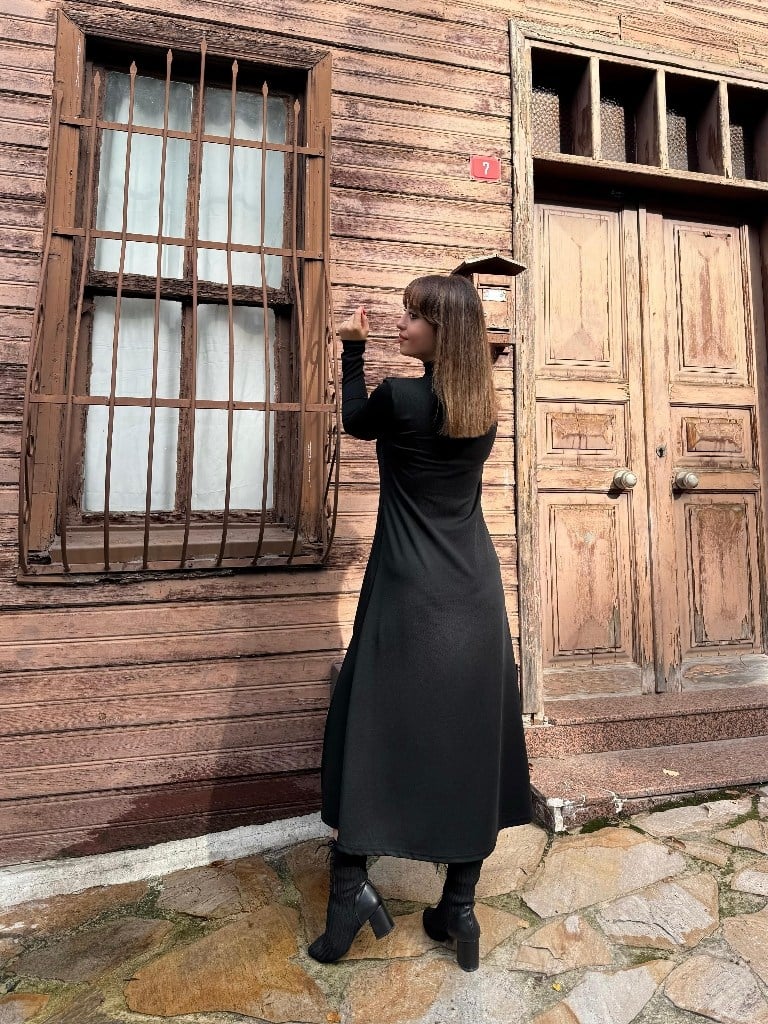 Kadın Uzun Kollu Balıkçı Yaka Derin Yırtmaç Detay Krep Elbise