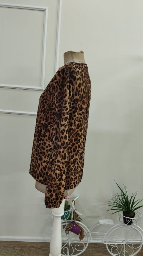 Kadın Uzun Kollu V Yakalı önden Pileli Leopar Desenli Süprem Bluz