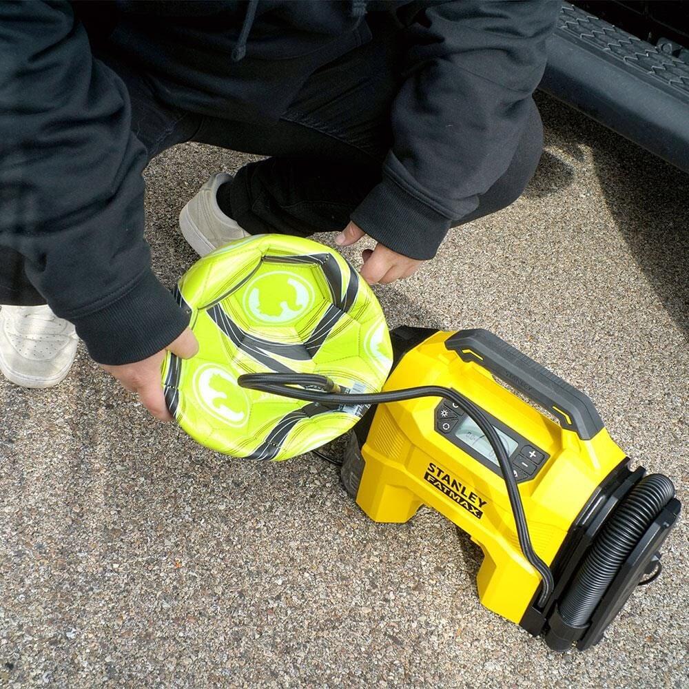 STANLEY SXVI02001 Dijital Göstergeli Lastik&Yatak Şişirme 12V/18V 160 PSI +Araç Süpürgesi (Akü Dahil Değildir) SXVI02001