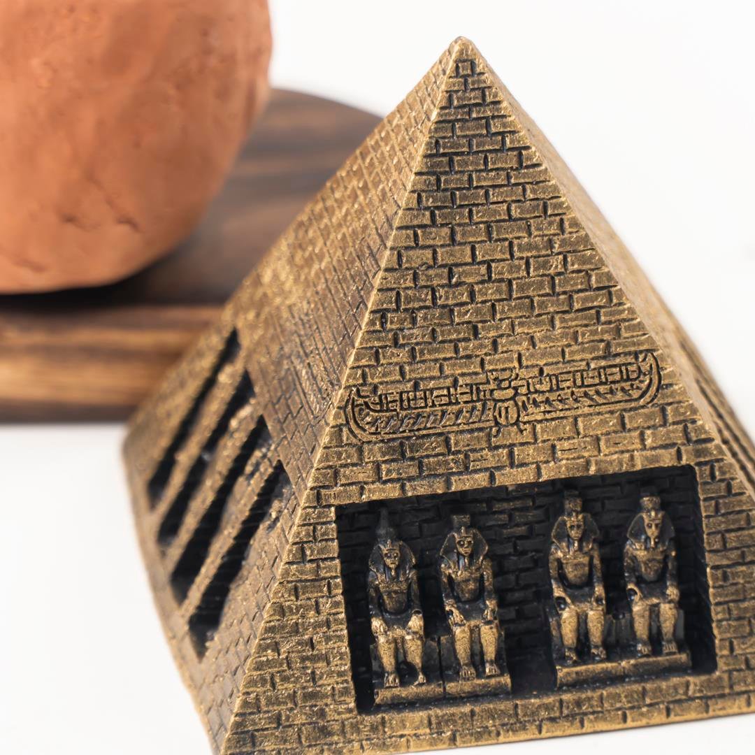 Dekoratif Gold Piramit Biblo