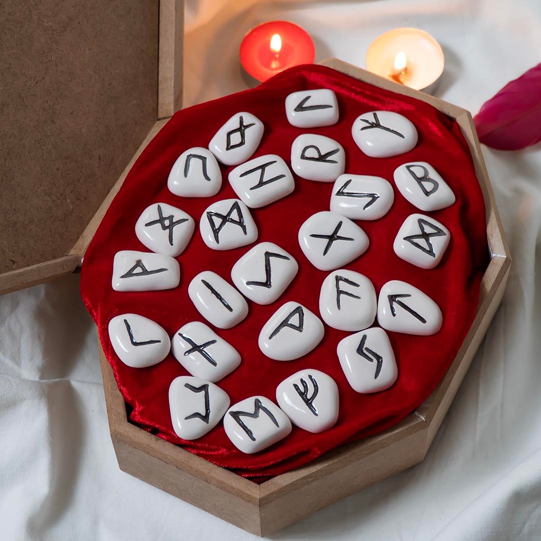 Kadim Enerjilerin Anahtarı: Beyaz Rune Taşı Seti