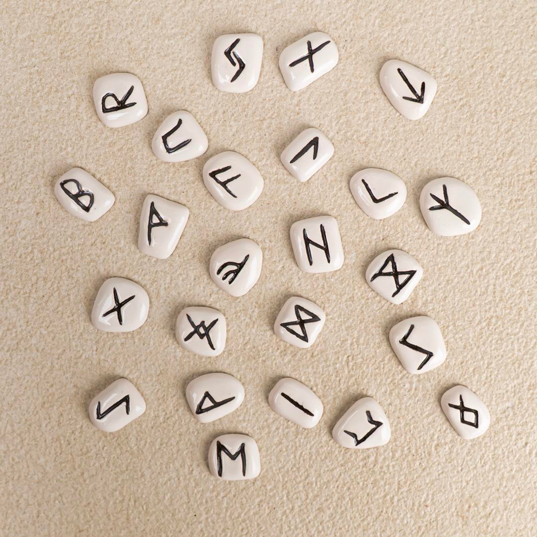 Kadim Enerjilerin Anahtarı: Beyaz Rune Taşı Seti