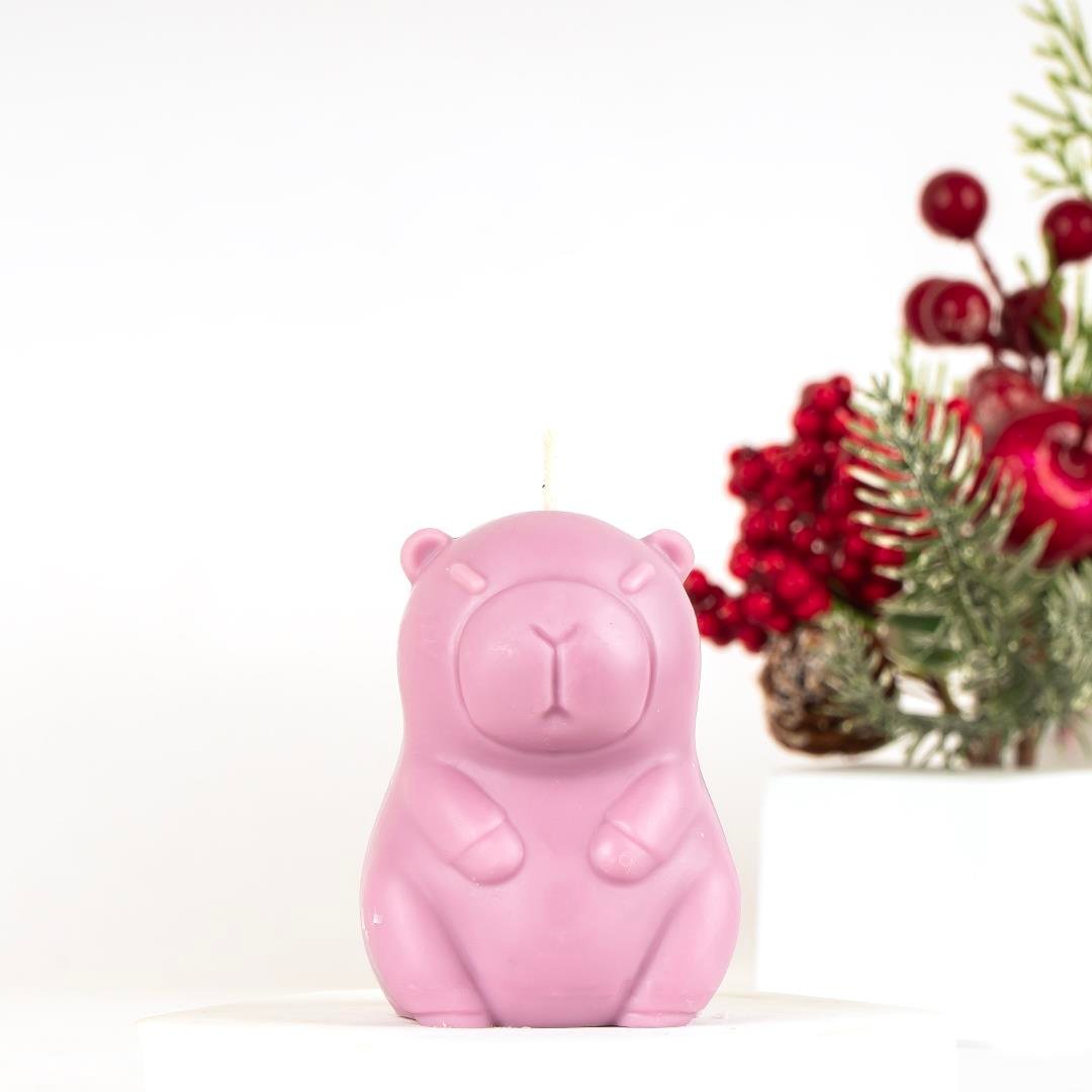 Kapibara Temalı Mor Soya Mum