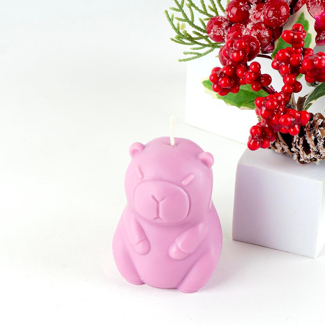 Kapibara Temalı Mor Soya Mum