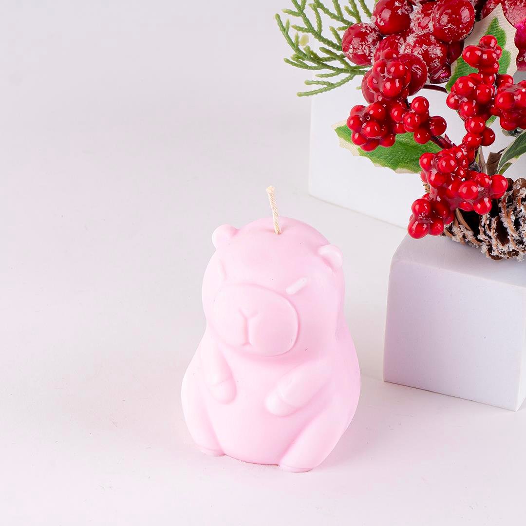 Kapibara Temalı Pembe Soya Mum