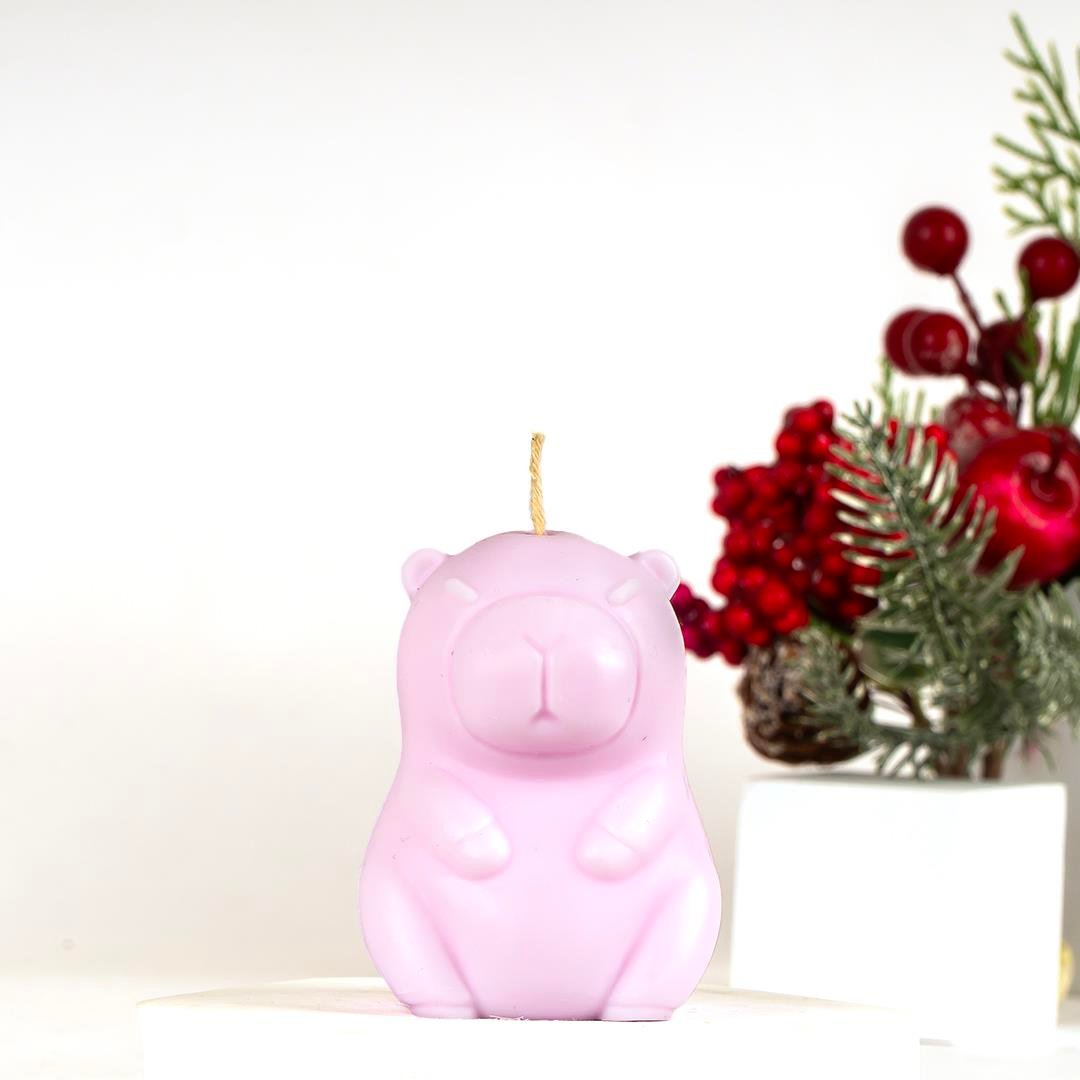 Kapibara Temalı Pembe Soya Mum