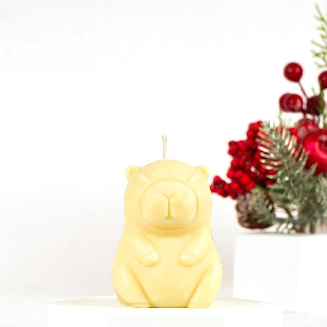 Kapibara Temalı Sarı Soya Mum