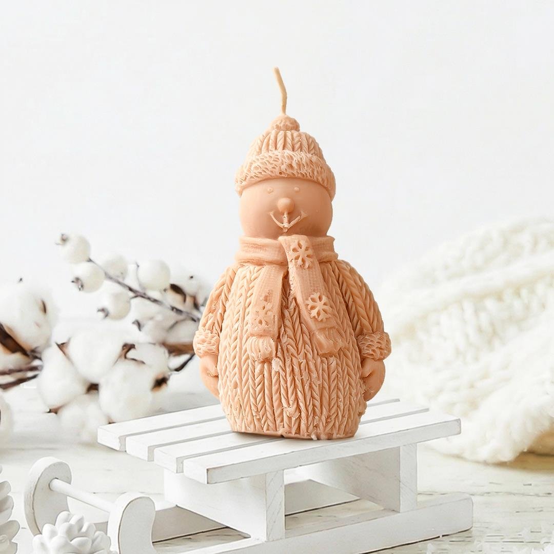 Kardan Adam Temalı Kahverengi Soya Mum