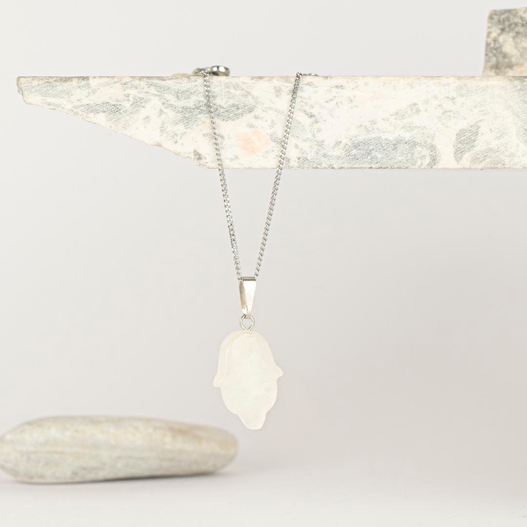 Kristal Kuvars Hamse Temalı Dogal Taş Kolye