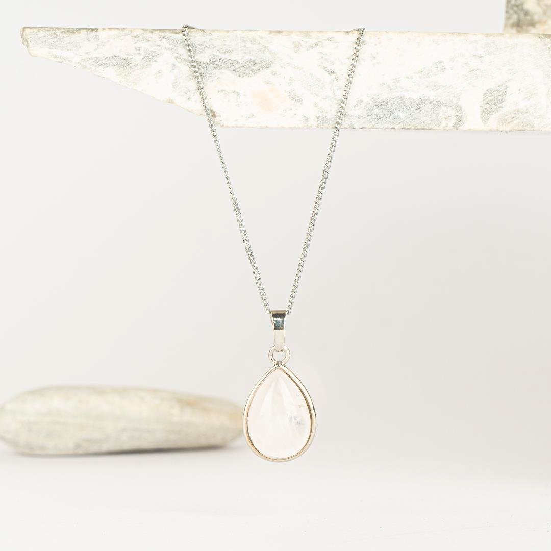 Kristal Kuvars Oval Dogal Taş Kolye