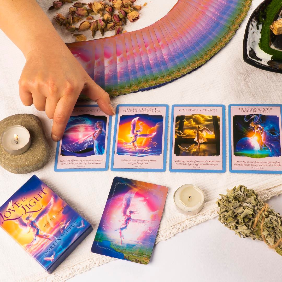 Love & Light Tarot Kartı