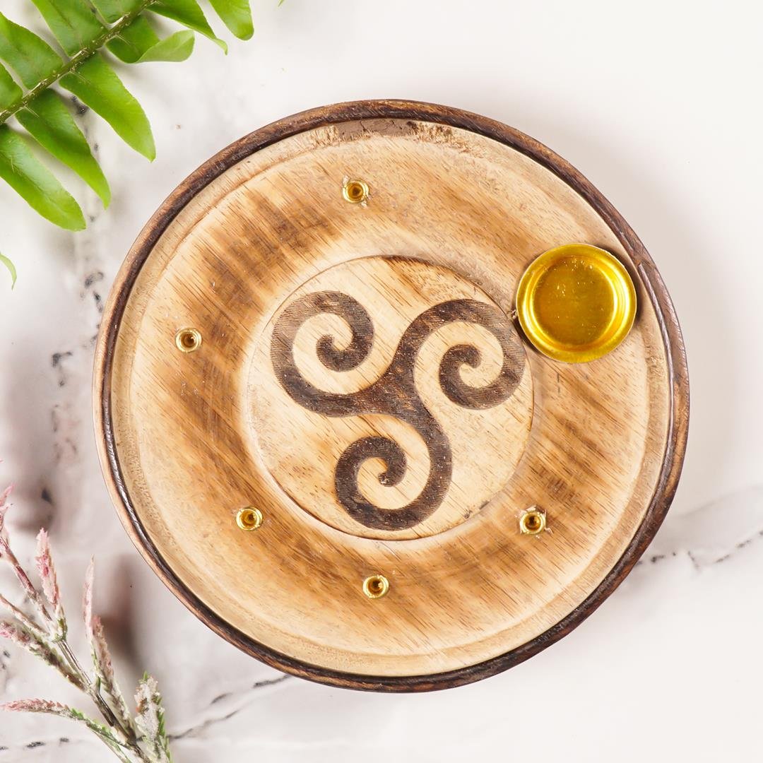 Triskele Spiral Temalı Yuvarlak Ahşap Konik Tütsülük