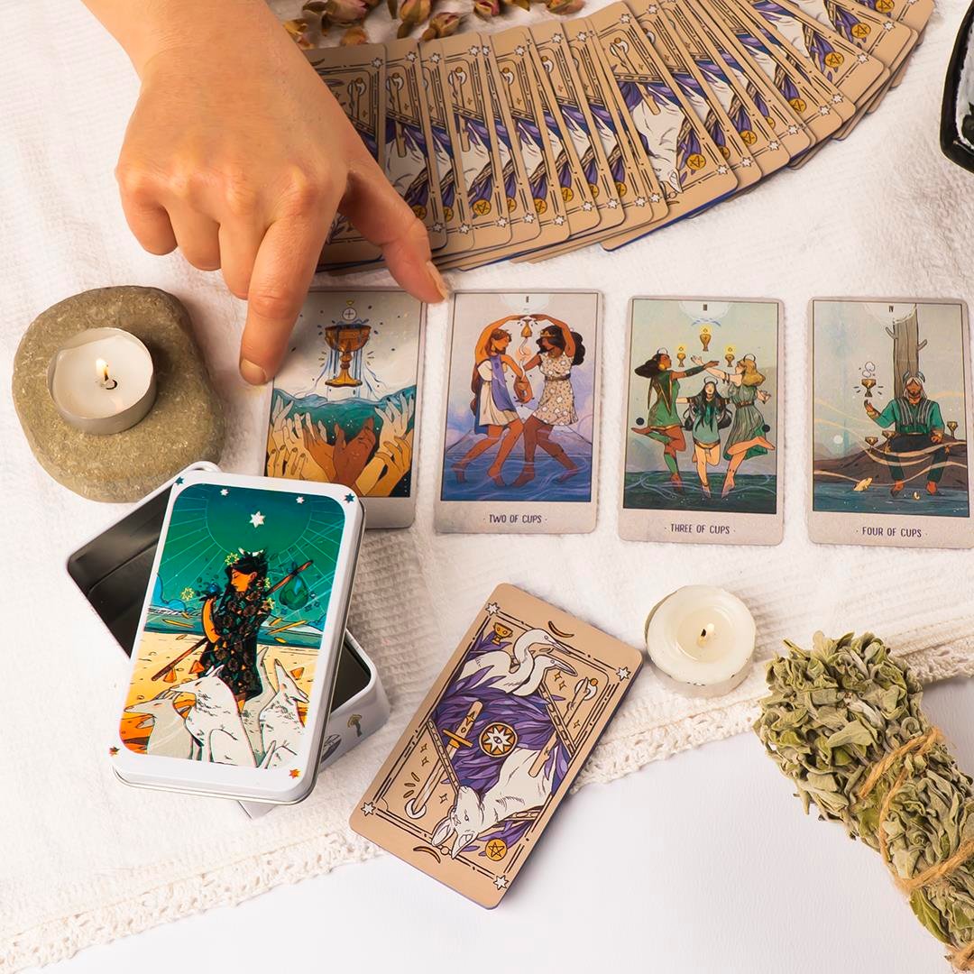 White Numen A Sacred Animal Tarot Kartı