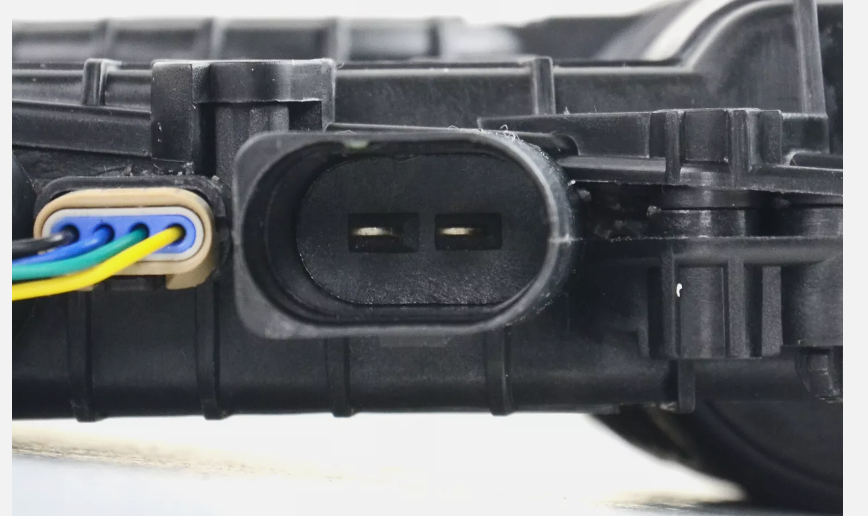 51217185692BMW ÖN KAPI KİLİDİ VAKUMLU SAĞ F10/F10LCI/F01/F01LCI/F02 51217185692OE