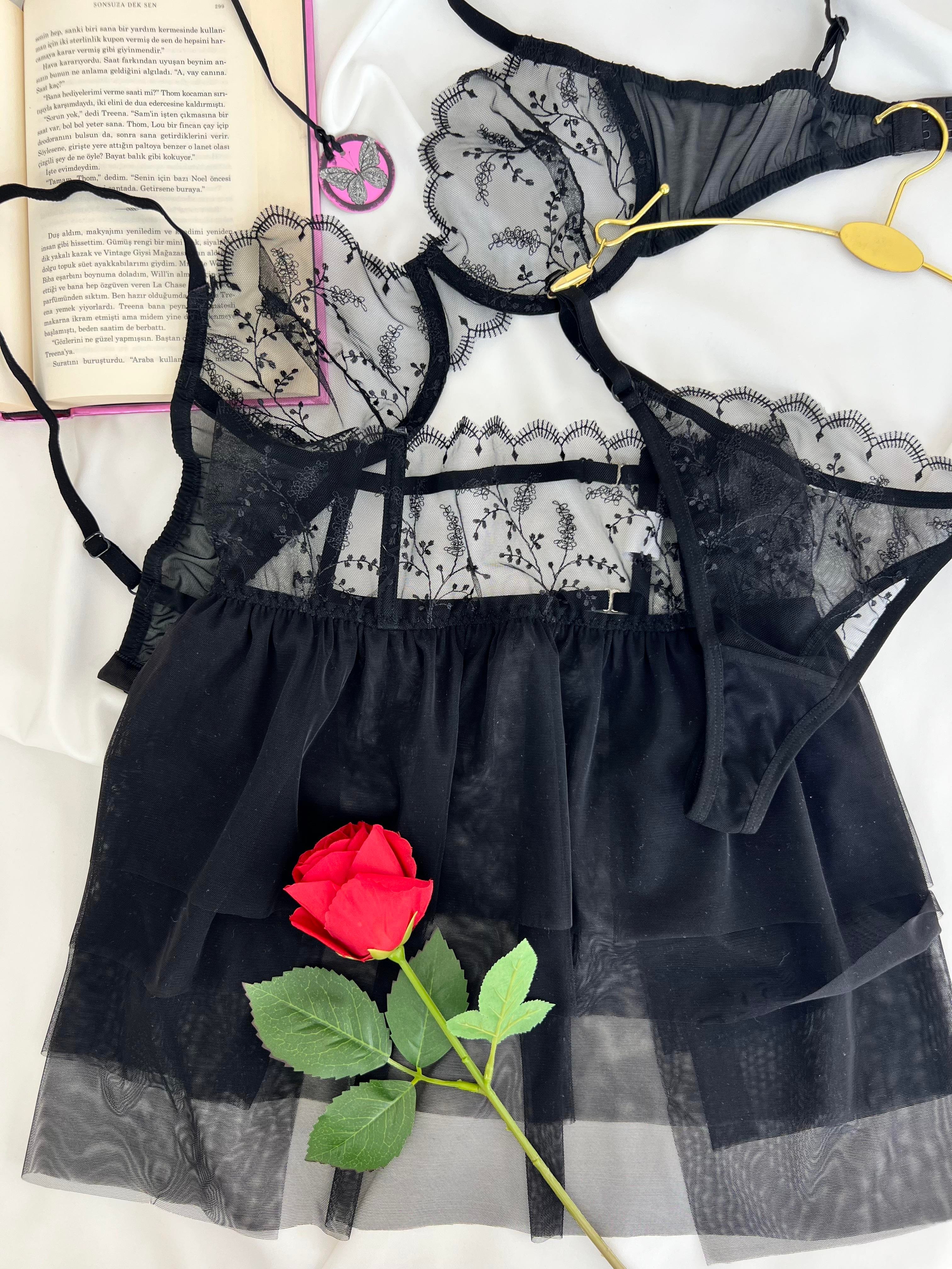 Isabella Çiçek Desenli Brode 3 Parça Etekli İç Çamaşırı Takımı