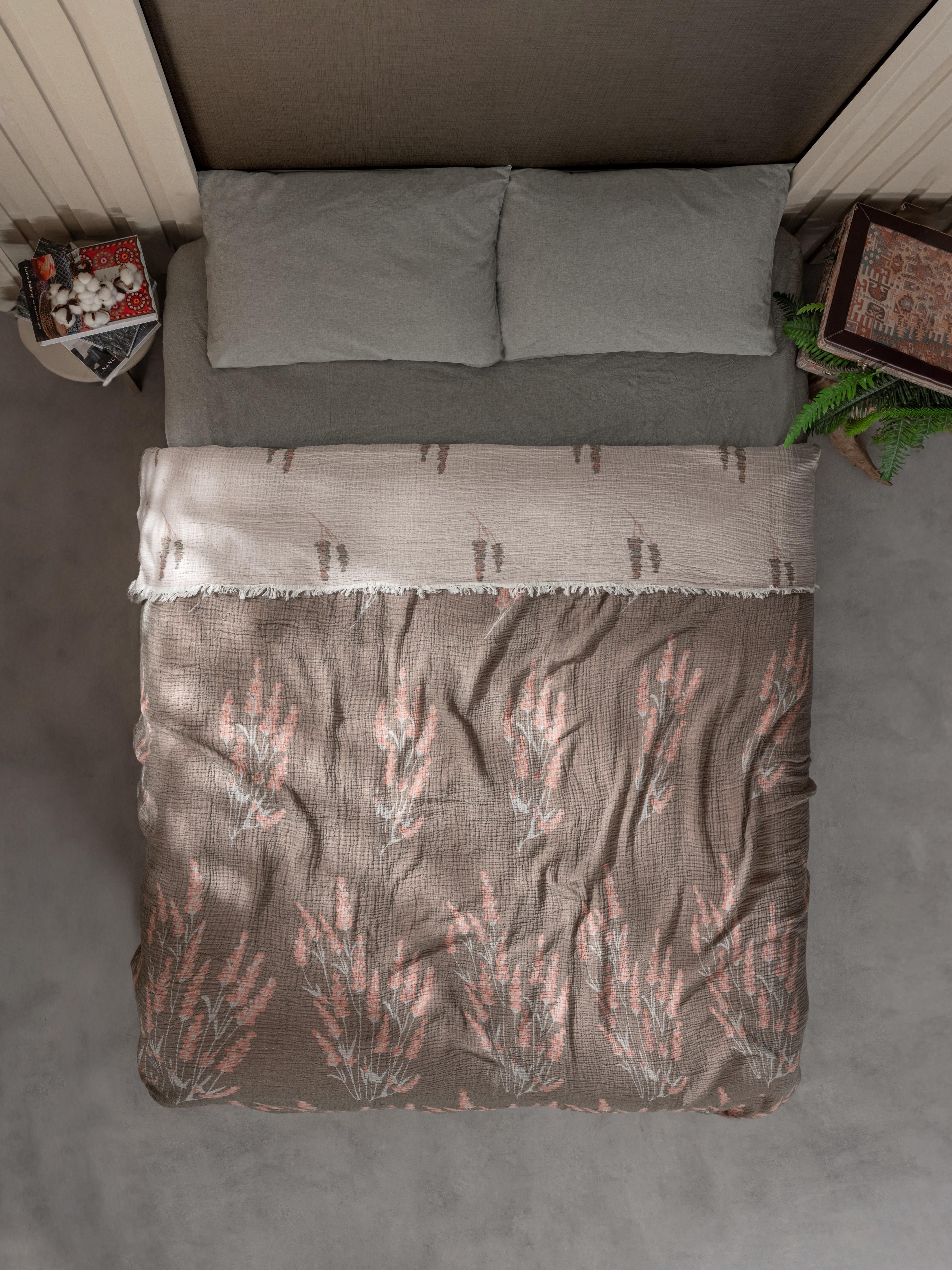 Müslin 4 Katlı Lavanta Desenli (Jakarlı) Yatak Örtüsü Çift Kişilik 220x240cm