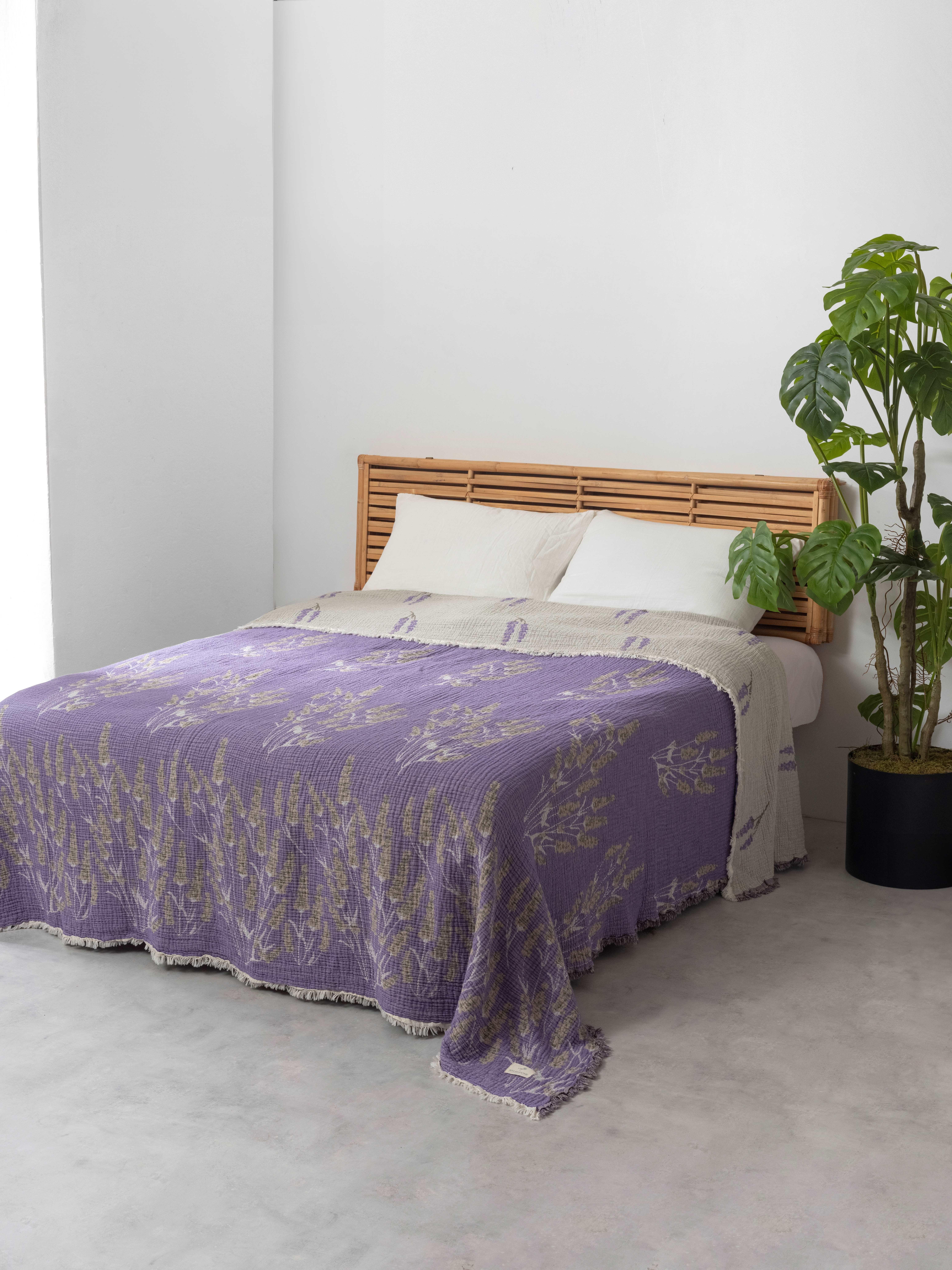 Müslin 4 Katlı Lavanta Desenli (Jakarlı) Yatak Örtüsü Çift Kişilik 220x240cm