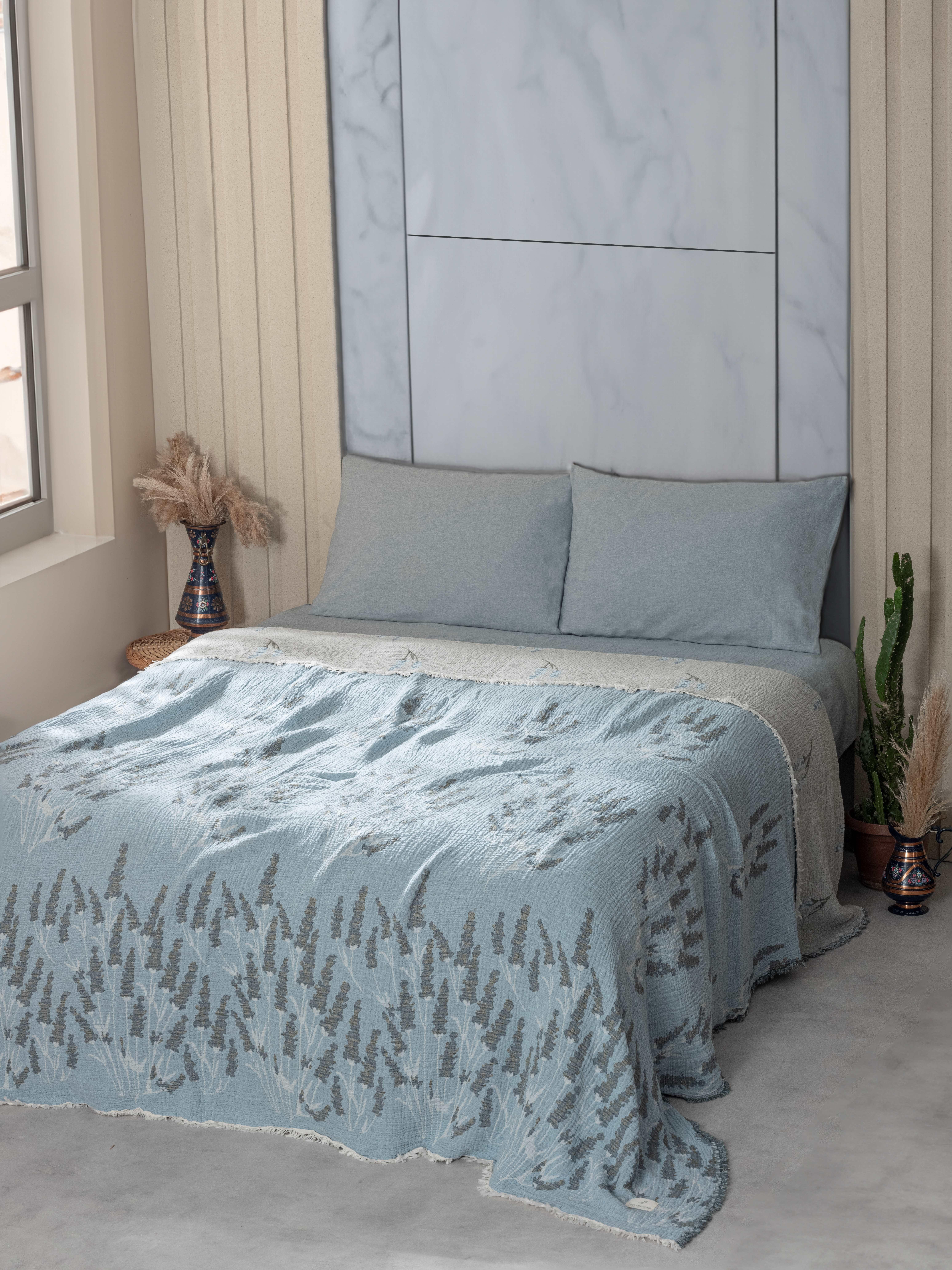 Müslin 4 Katlı Lavanta Desenli (Jakarlı) Yatak Örtüsü Çift Kişilik 220x240cm