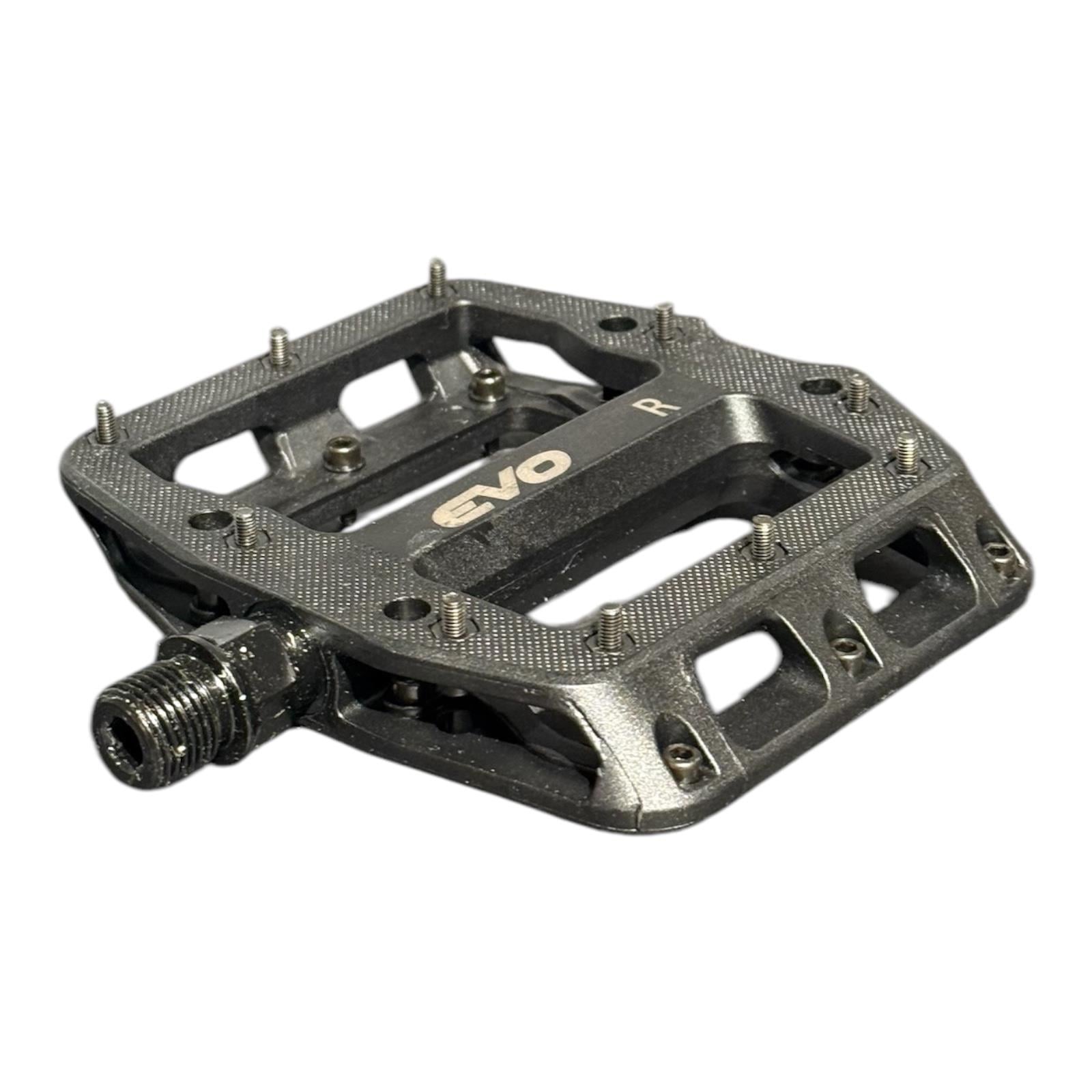 EVO RULMANLI ÇİVİLİ BİSİKLET PEDAL SİYAH