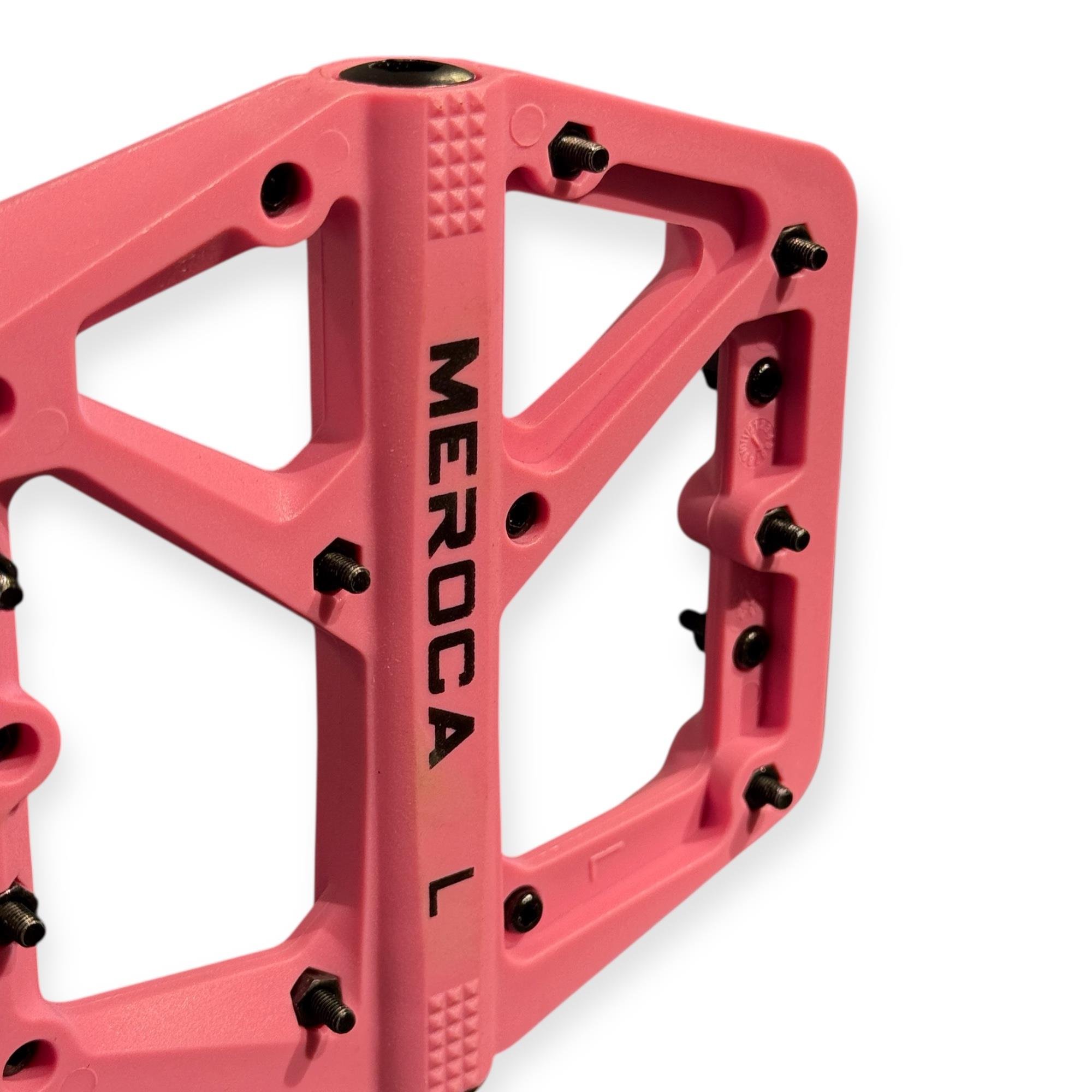 Meroca Double Rulmanlı Çivili Pembe Bisiklet Pedalı | Hafif Plastik Gövde – Dayanıklı Platform Pedal