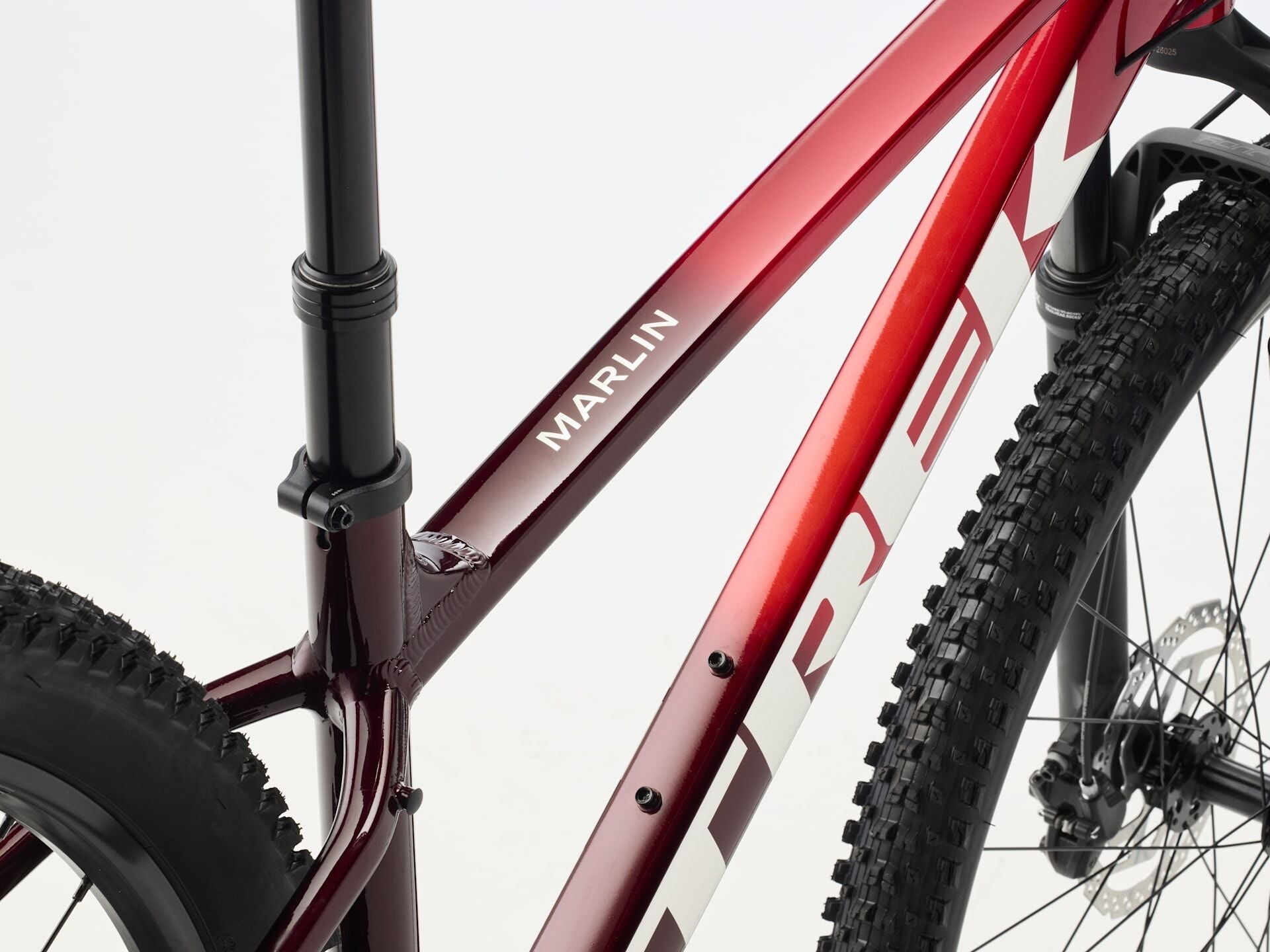 Trek Marlin 7 Gen 3 2026 Dağ Bisikleti | SRAM Eagle 12V, RockShox Judy, Trail Geometri