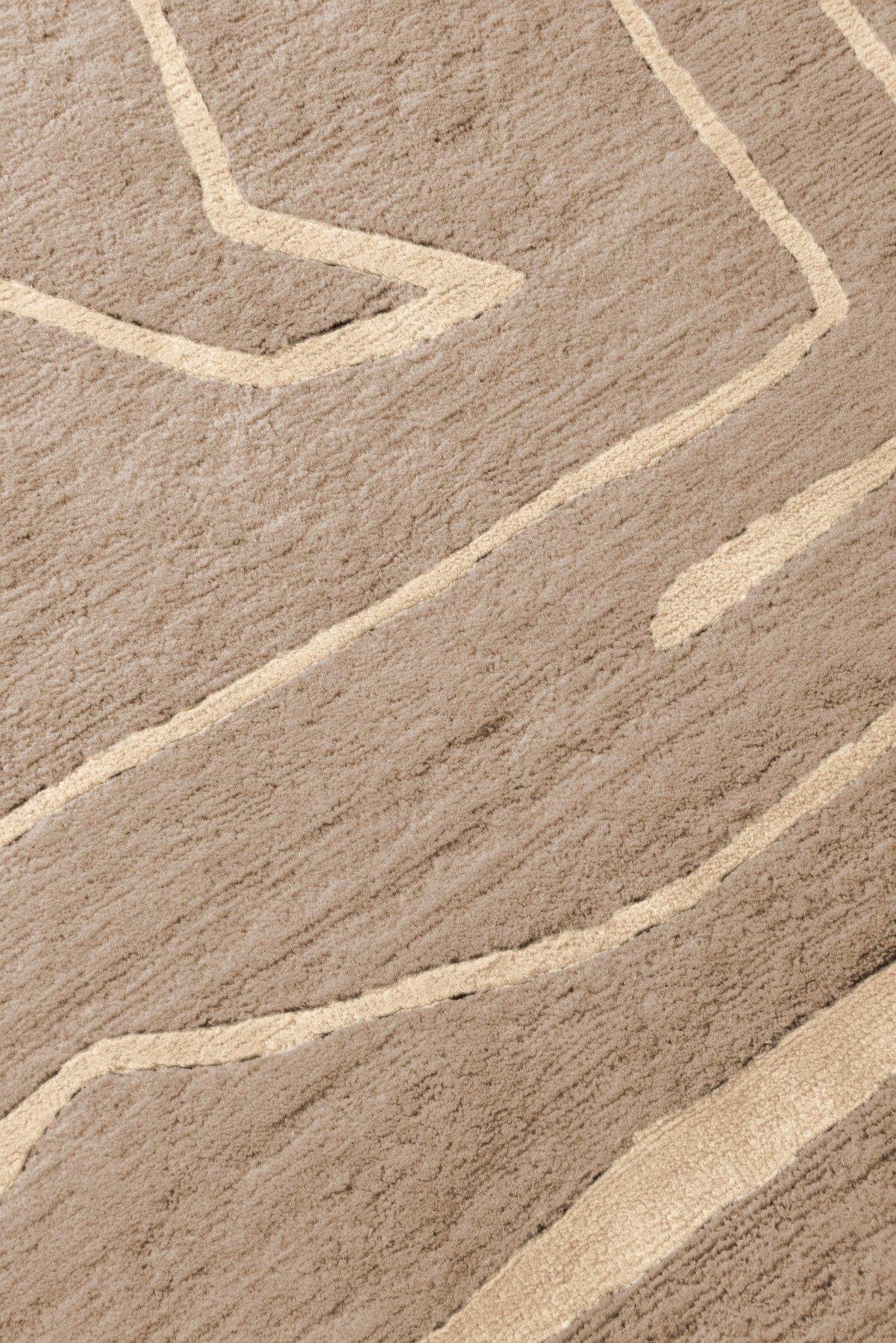 Line Brown Hand Tuft