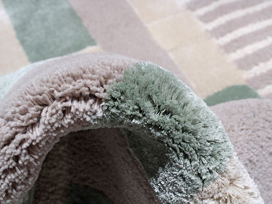 Plain Hand Tuft