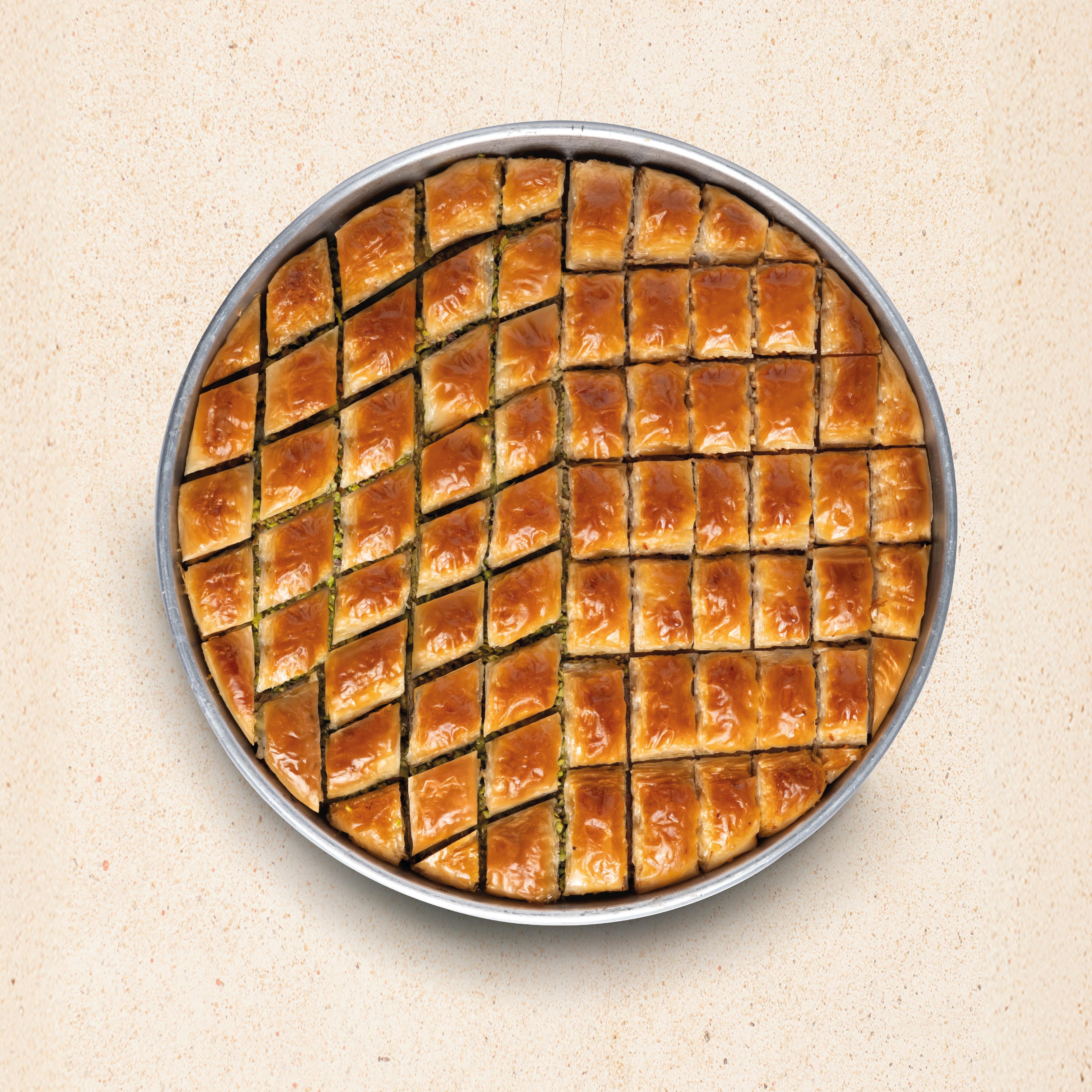 Yarı Fıstıklı Yarı Cevizli Baklava (2000 Gr)