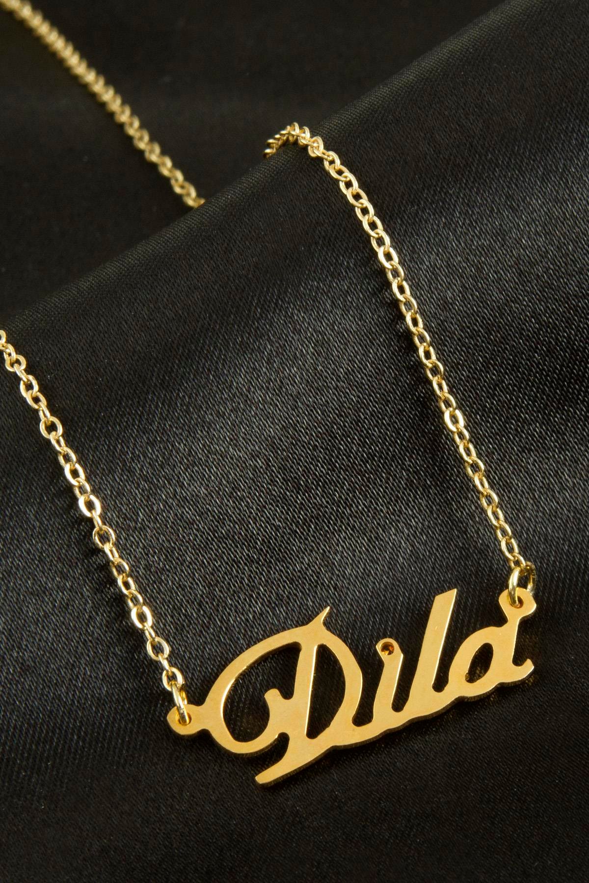 Dila İsimli Kolye (Kişiye Özel)