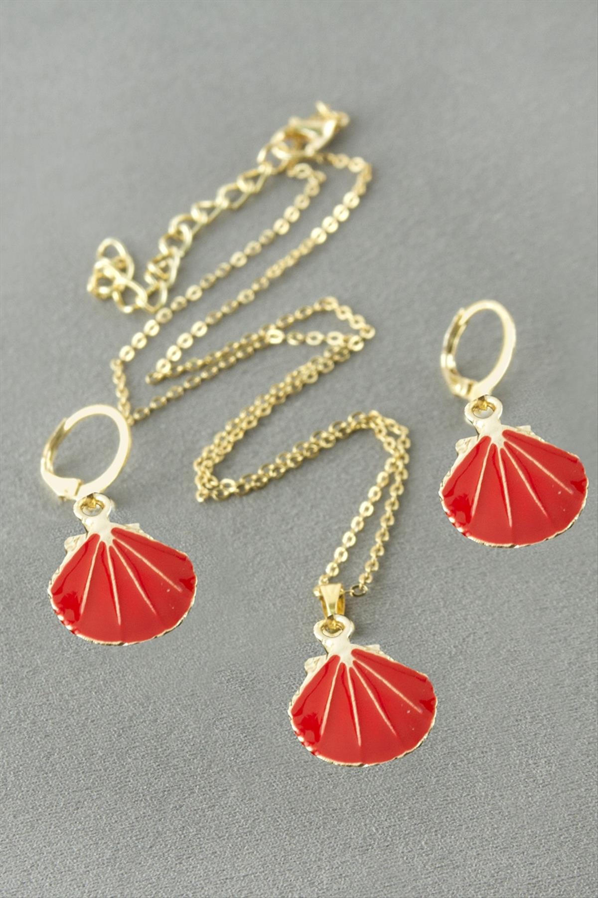 İstiridye Mineli Kutulu Kolye Set