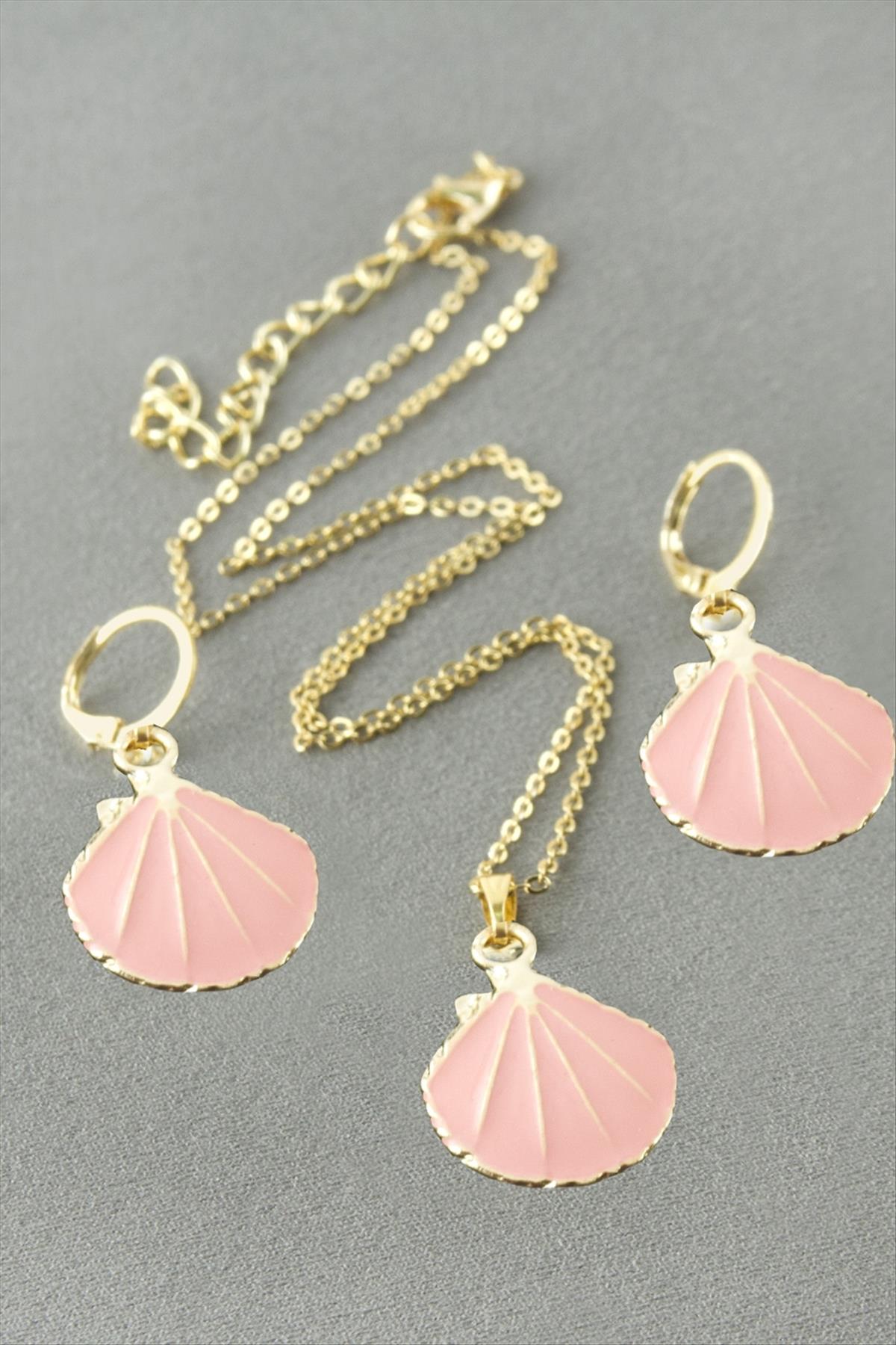 İstiridye Mineli Kutulu Kolye Set