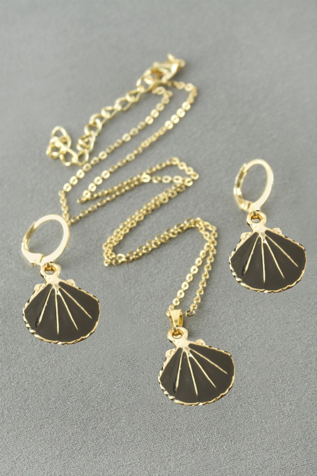 İstiridye Mineli Kutulu Kolye Set