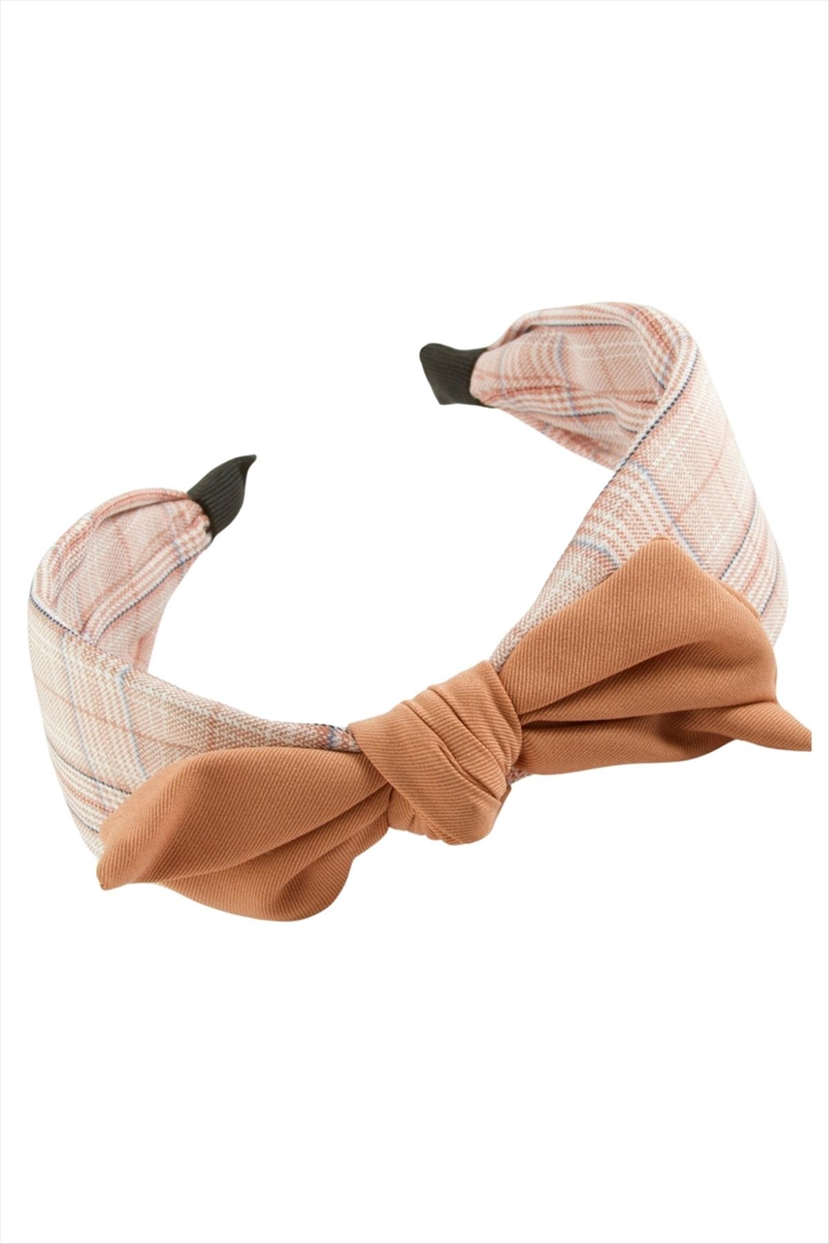 Kare Desenli Fiyong Taç