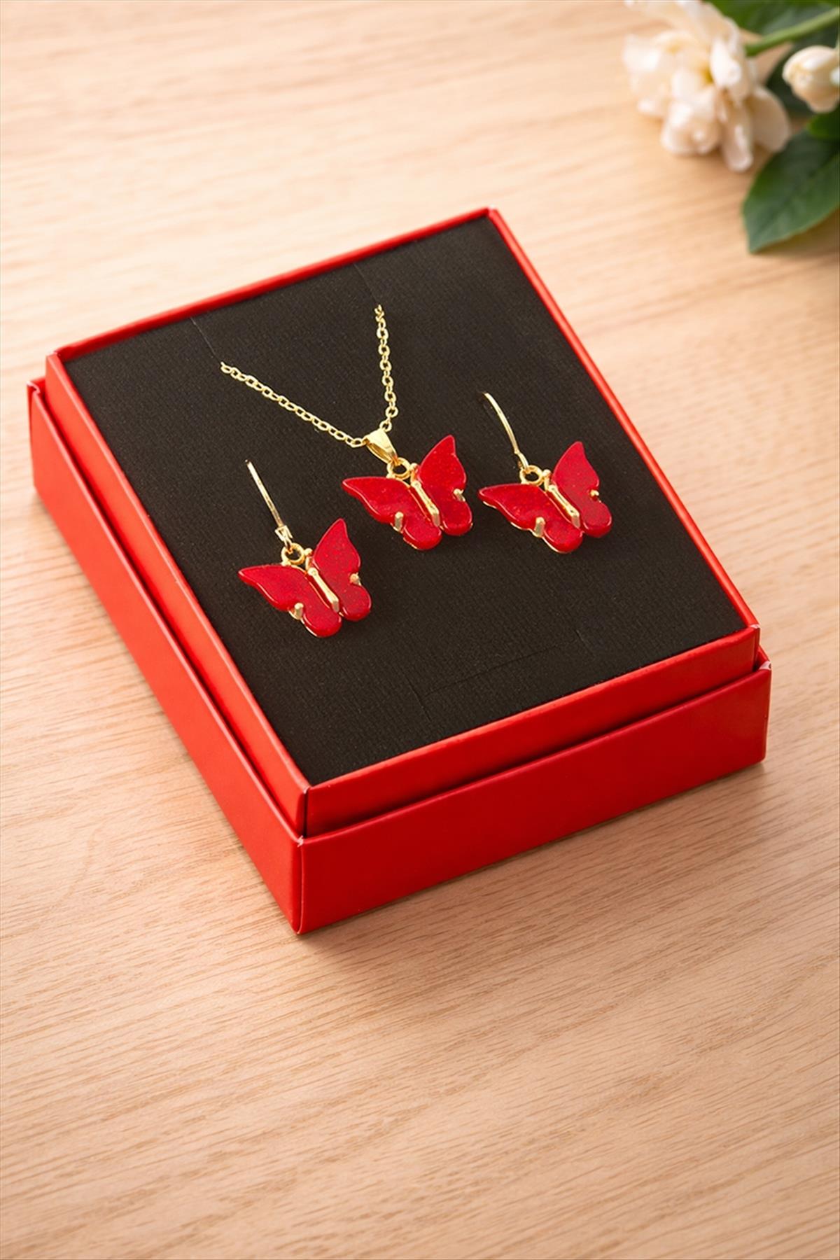 Kelebek Polyester Kutulu Kolye Set