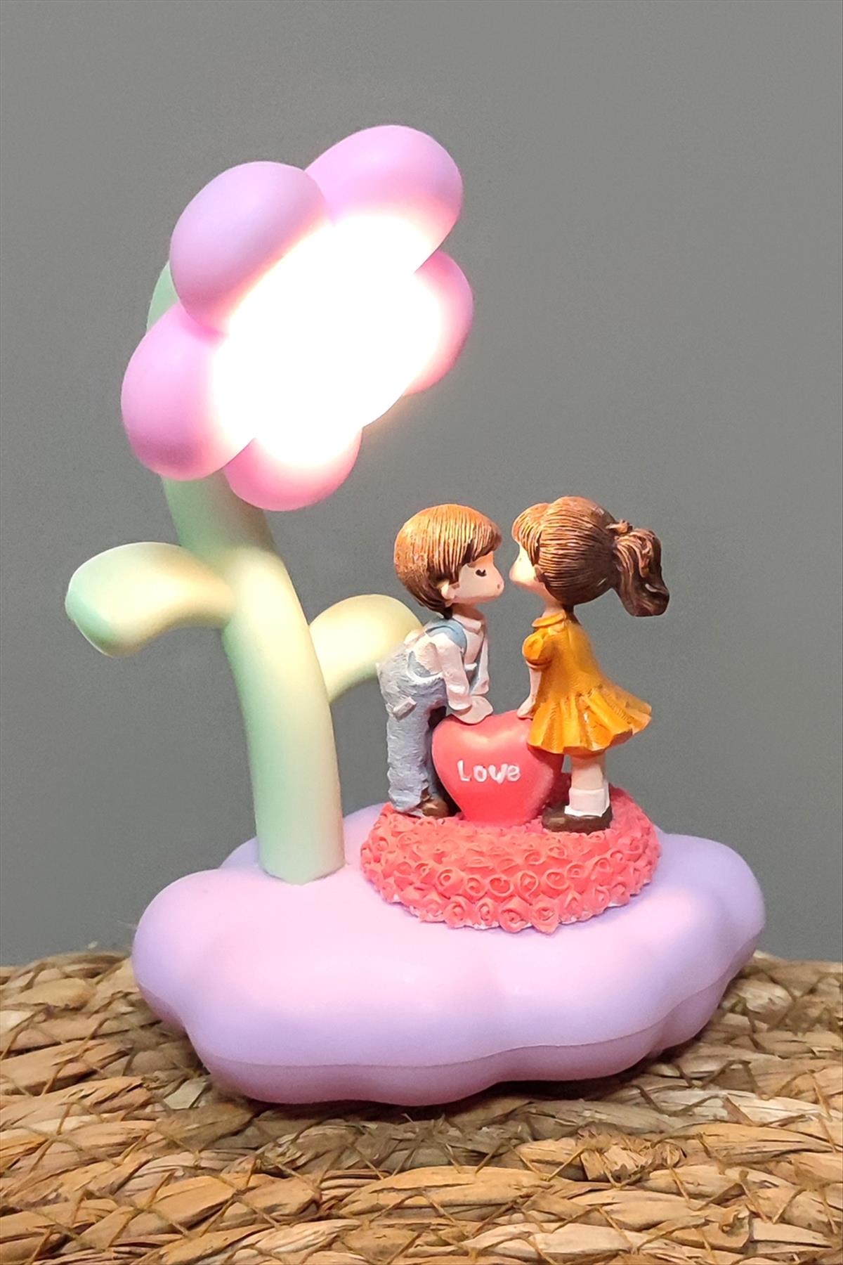 Sevgili Çift Papatya Işıklı Masa Lambası