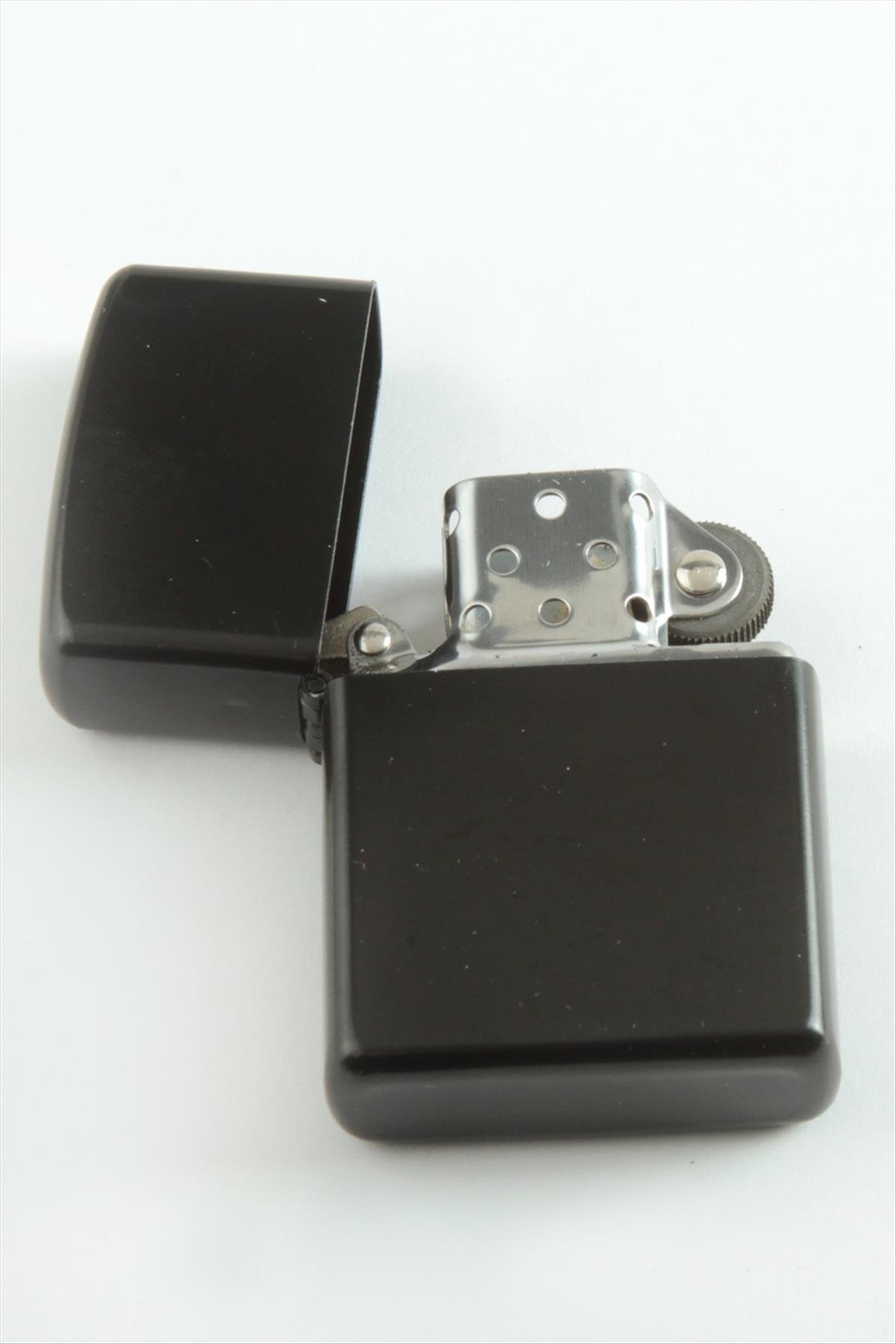 Siyah Renkli Çakmak