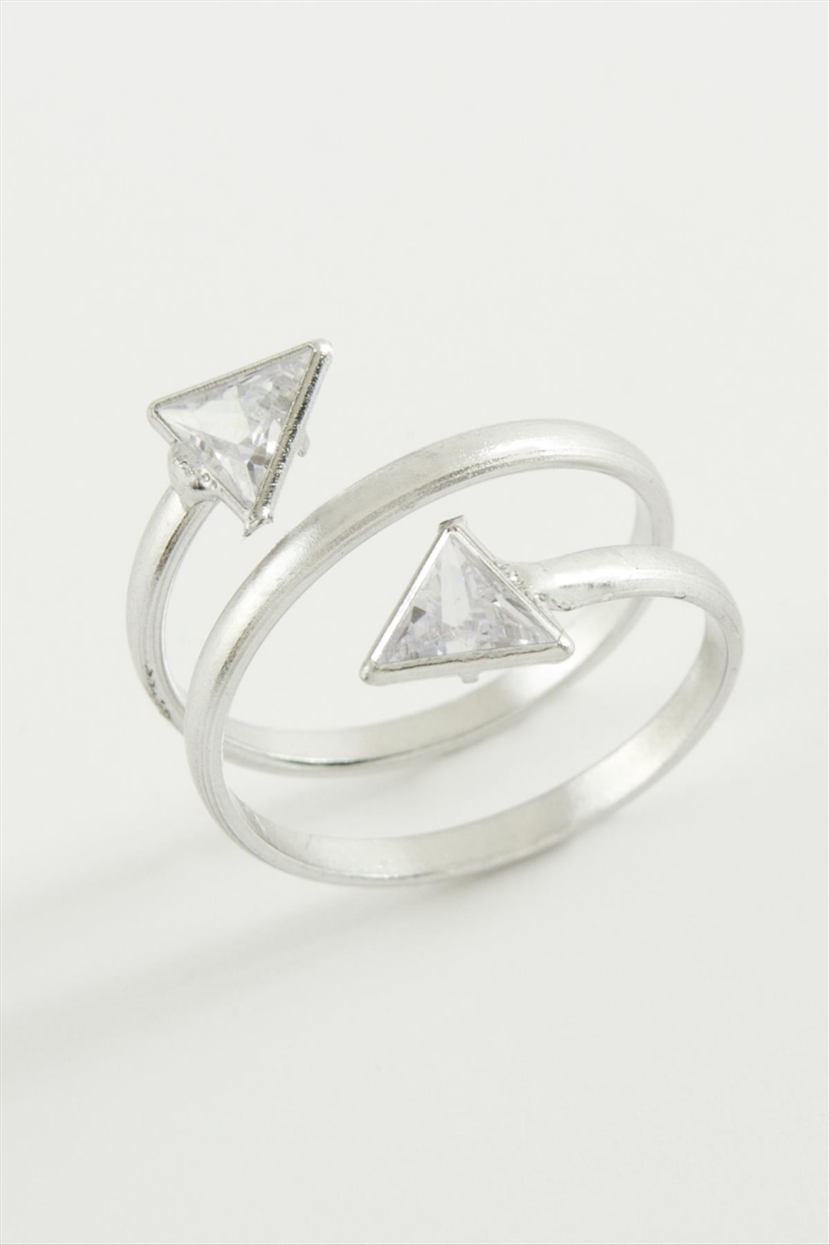 Üçgen Zirkon Taşlı Yüzük