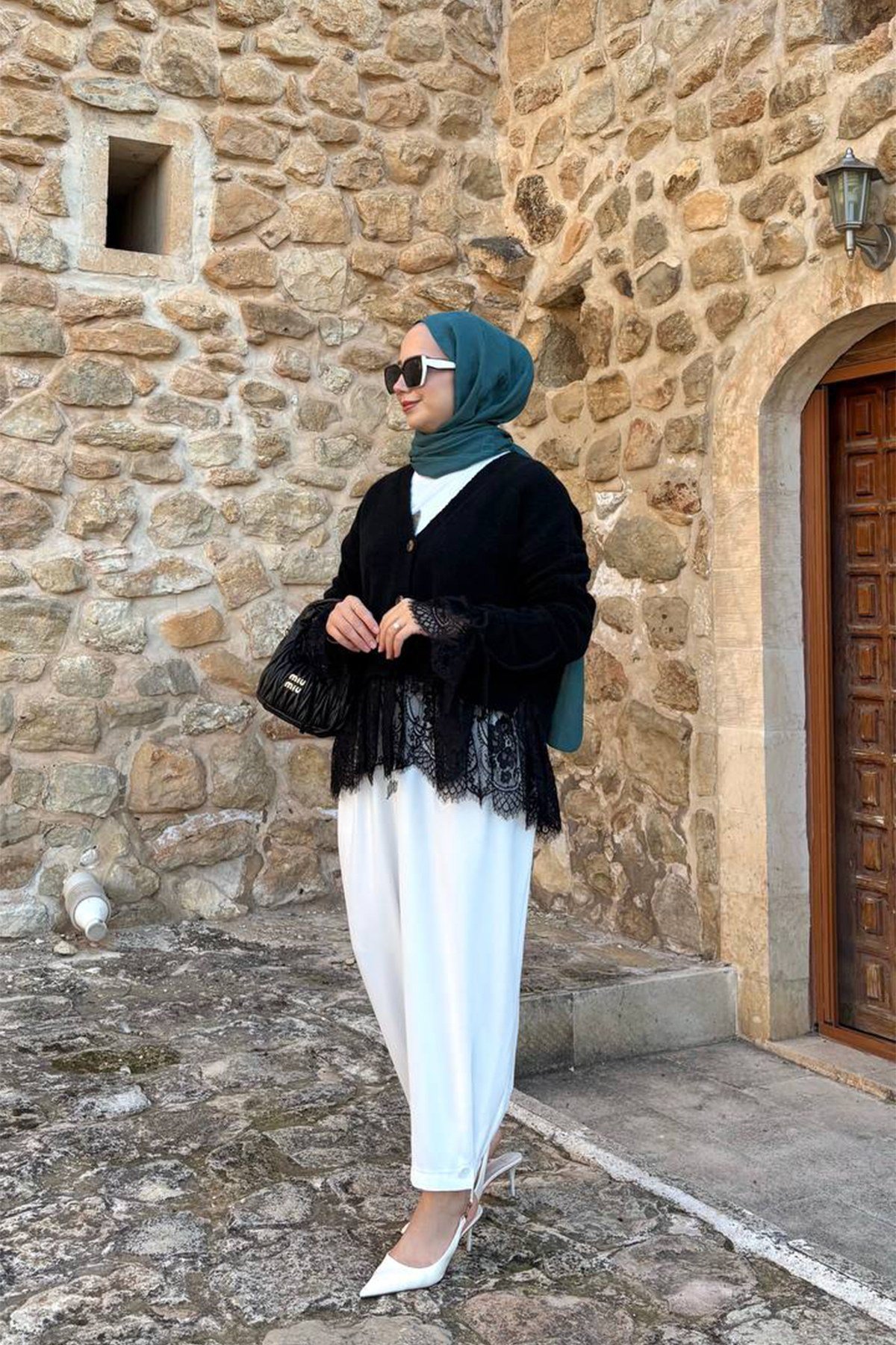 Kol Büzgülü Dantel Detay Hırka