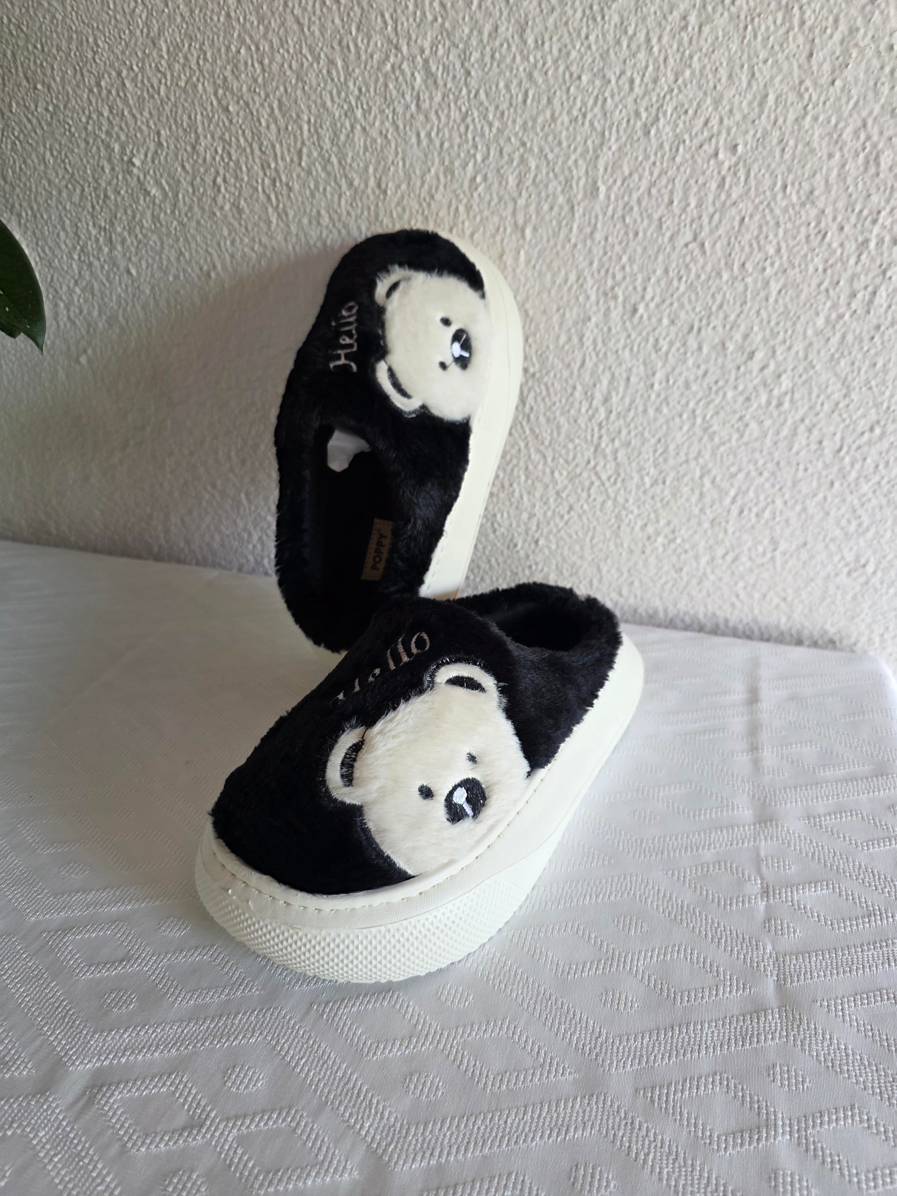 Kadın Ayıcık Desenli Rahat Peluş Ev Terliği 25BNT132
