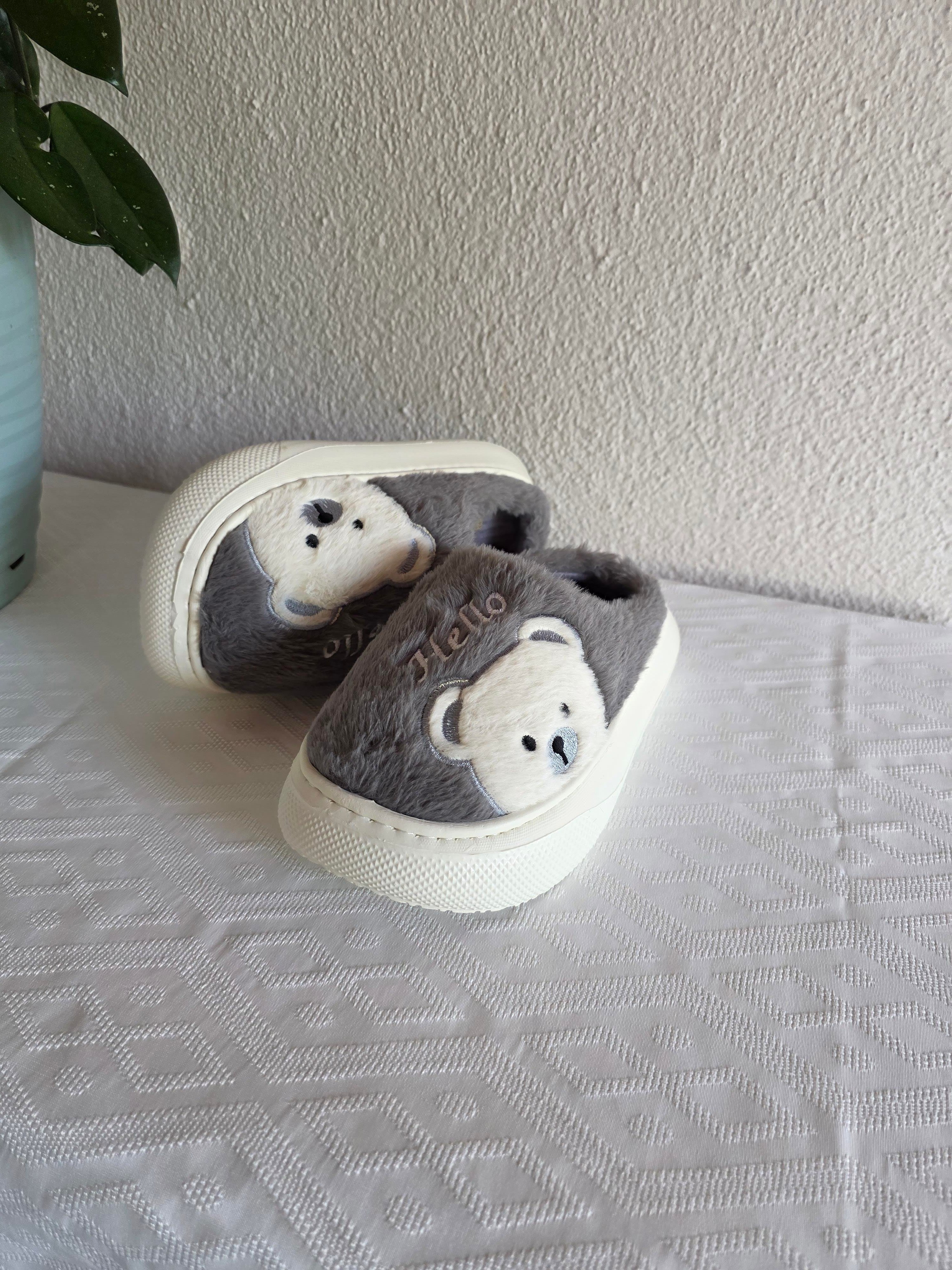 Kadın Ayıcık Desenli Rahat Peluş Ev Terliği 25BNT132