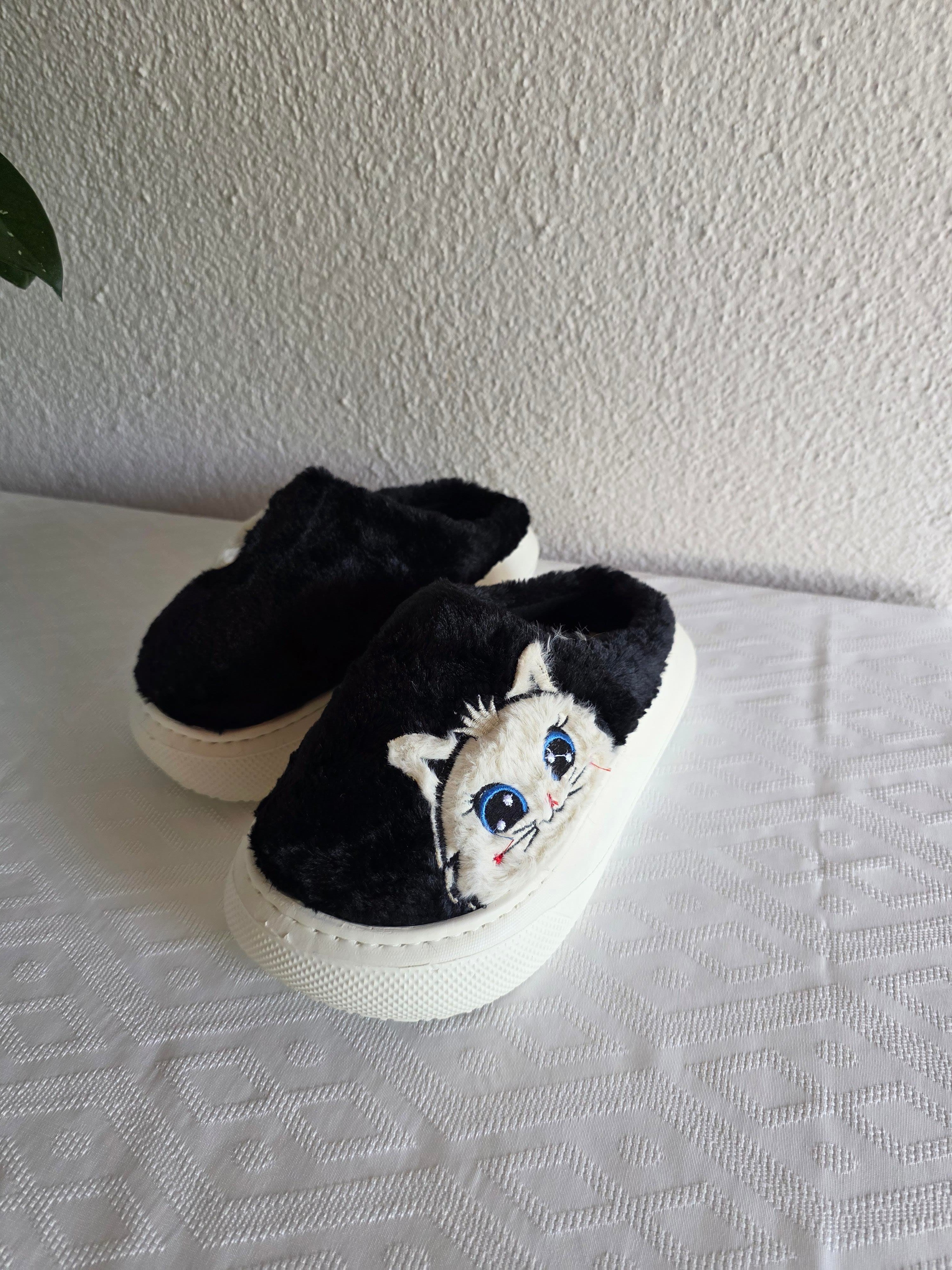 Kadın Kedili Peluş Rahat Ev Terliği 25BNT133