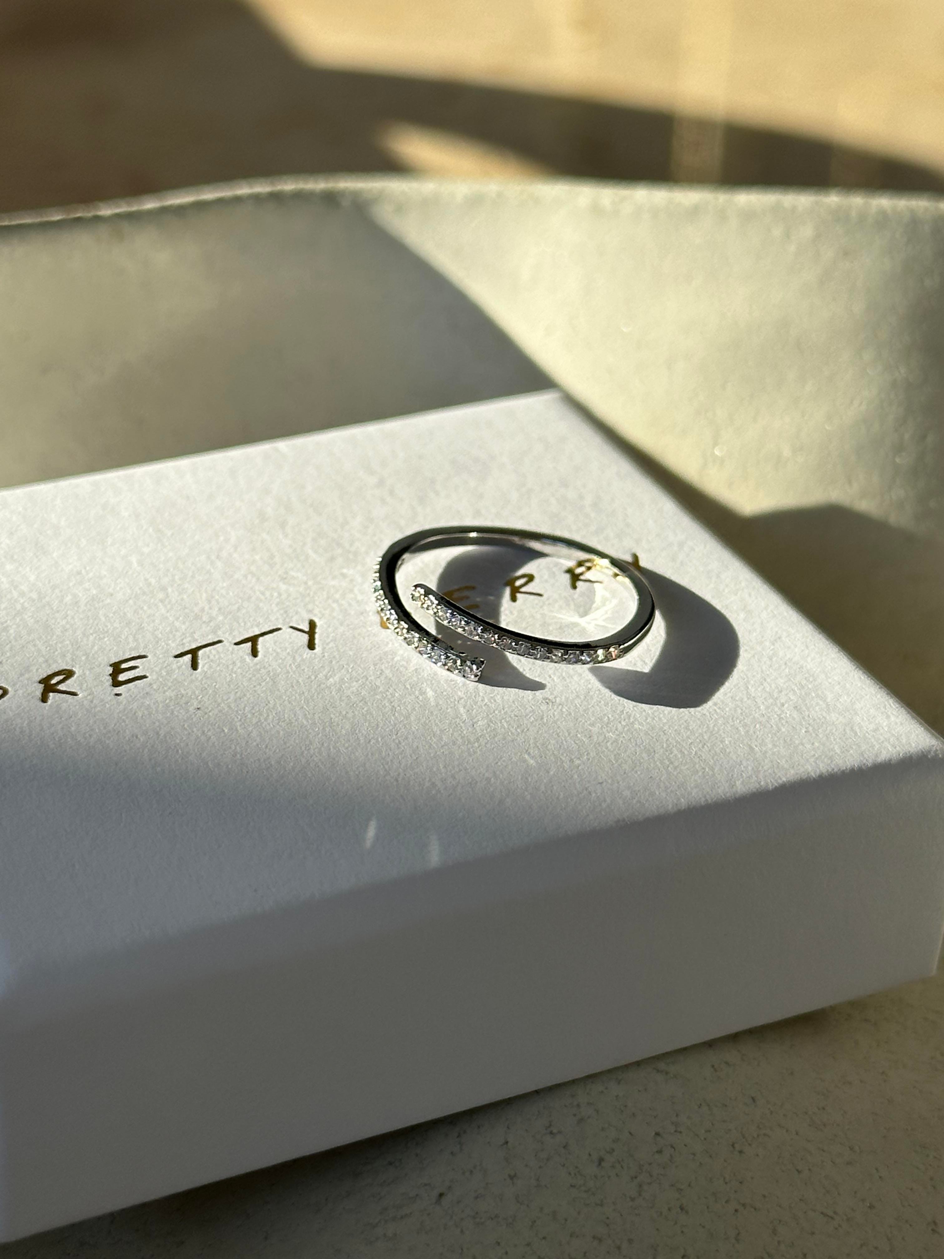 Taşlı İnce Sarmal Yüzük