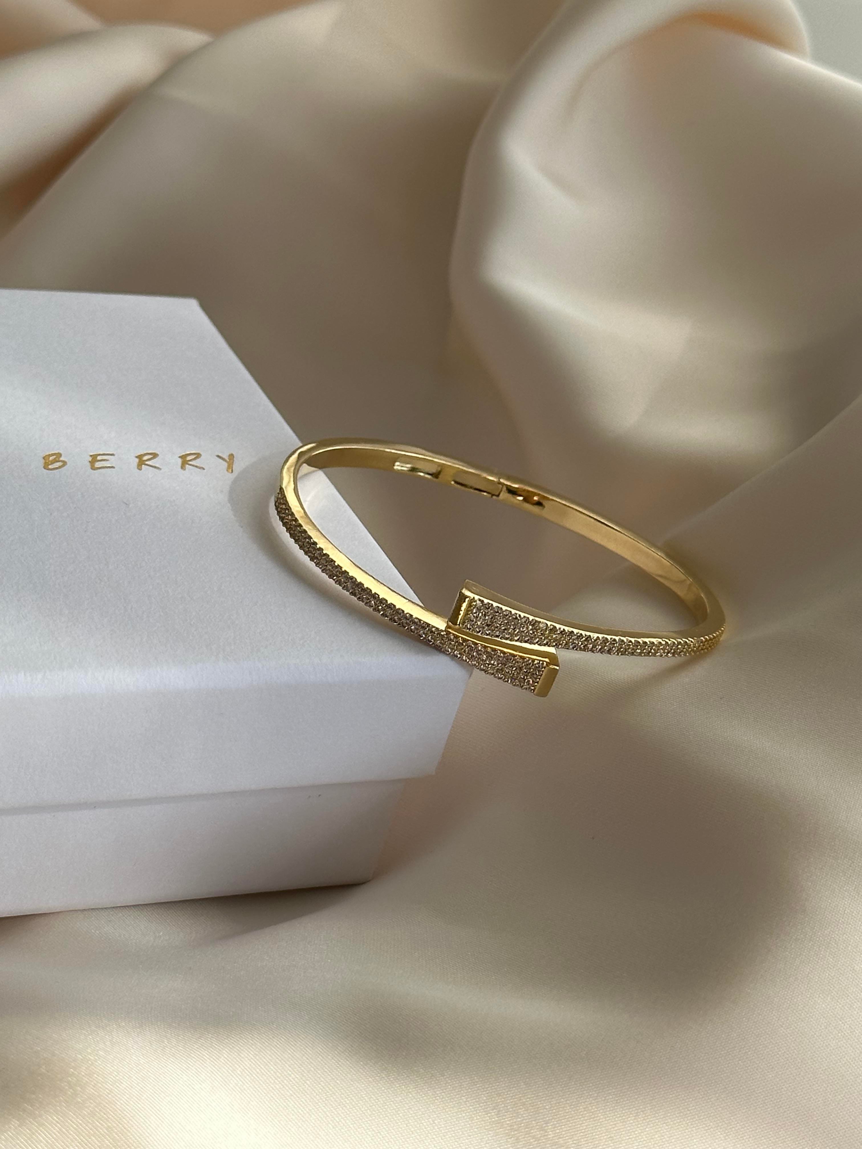 Zirkon Taşlı Sarmal Model Bileklik