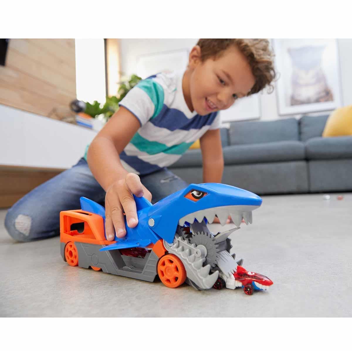 Hot Wheels Köpek Balığı Taşıyıcı Oyun Seti, 1 Adet 1:64 Ölçekli Araba İçerir, 4-8 Yaş Arası Çocuklar
