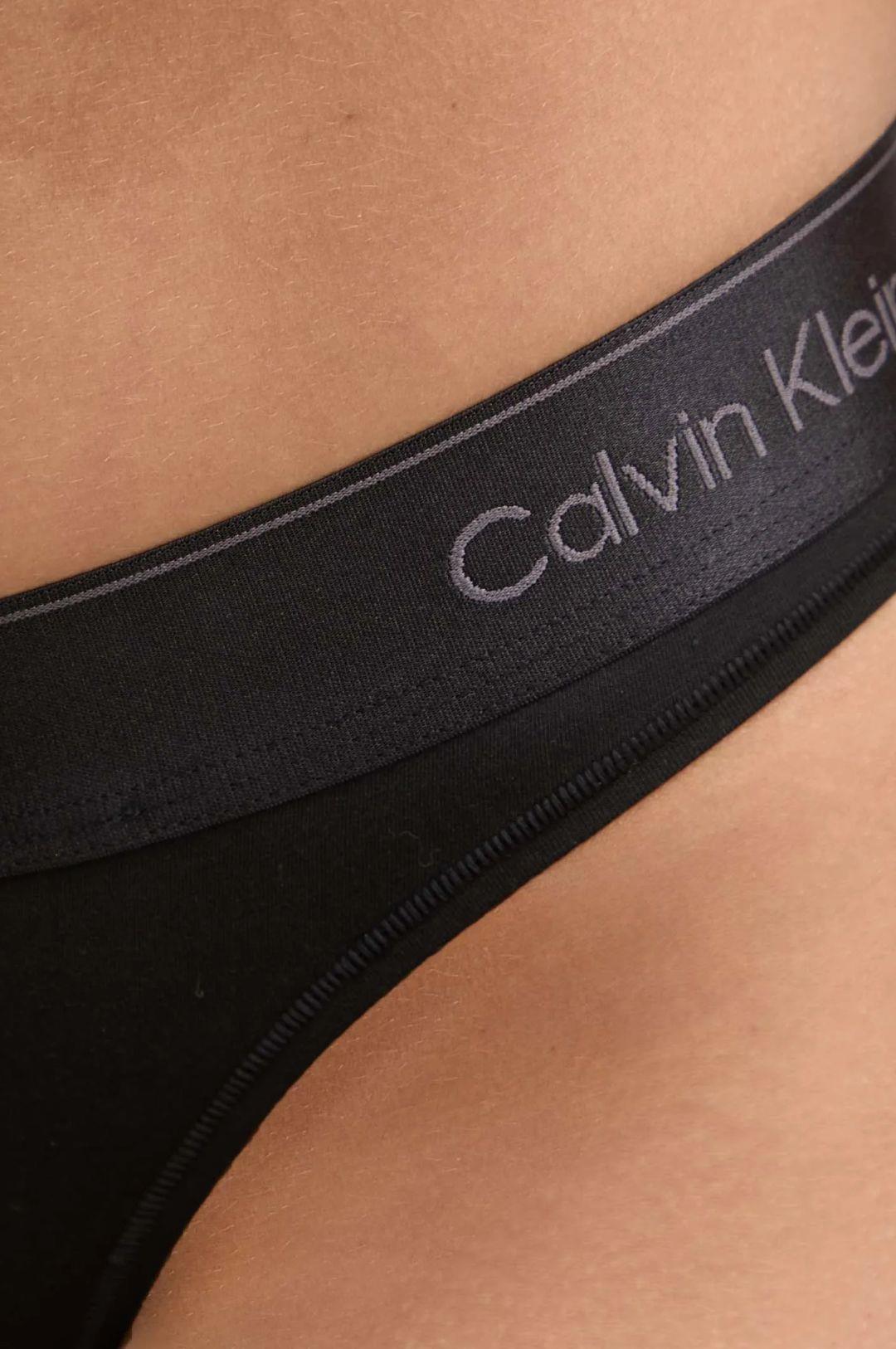 Calvin Klein Kadın Siyah Bralet Tanga Set 000QF8000E 