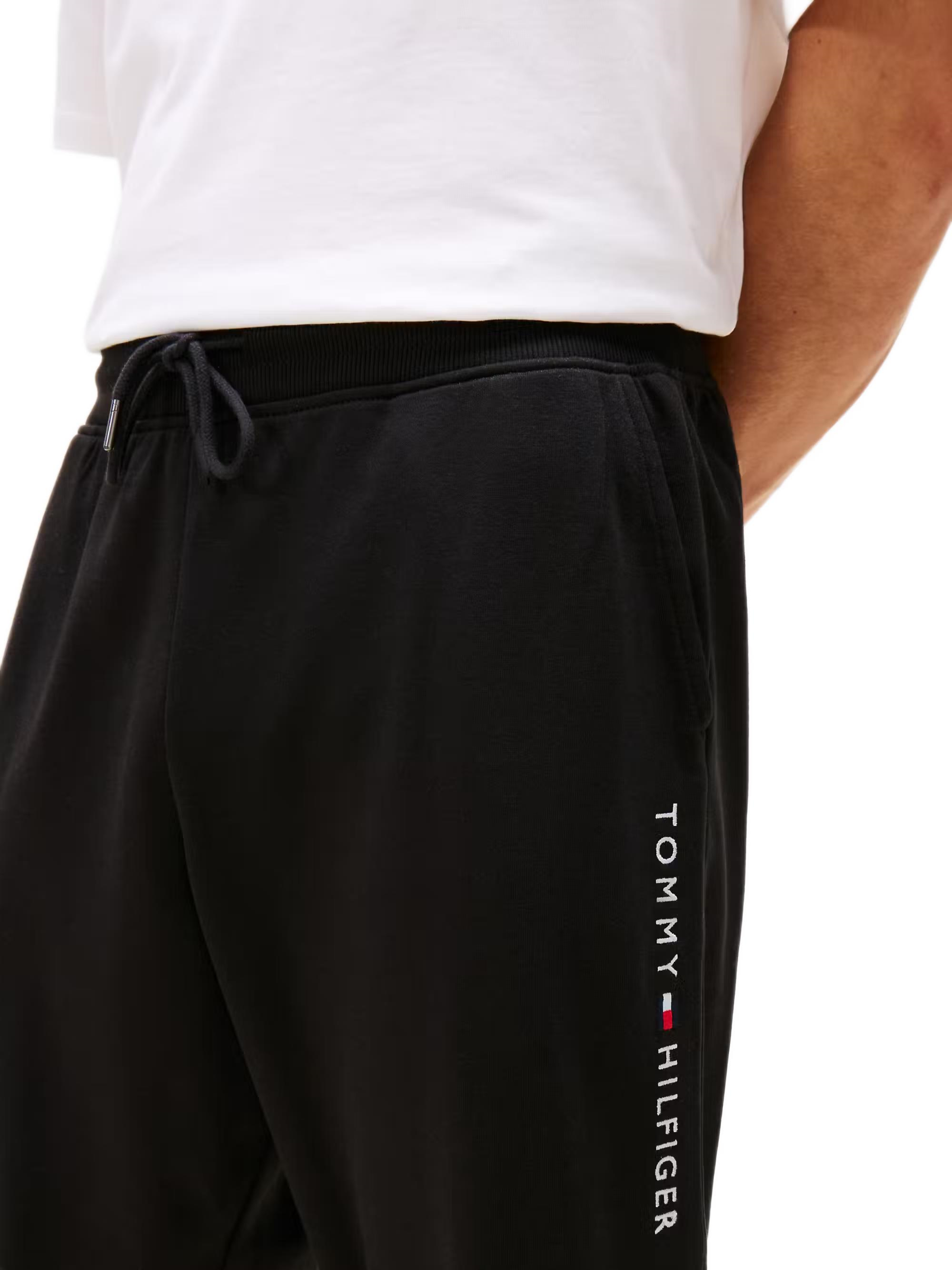 Tommy Hilfiger Erkek Siyah Eşofman Altı UM0UM03664 